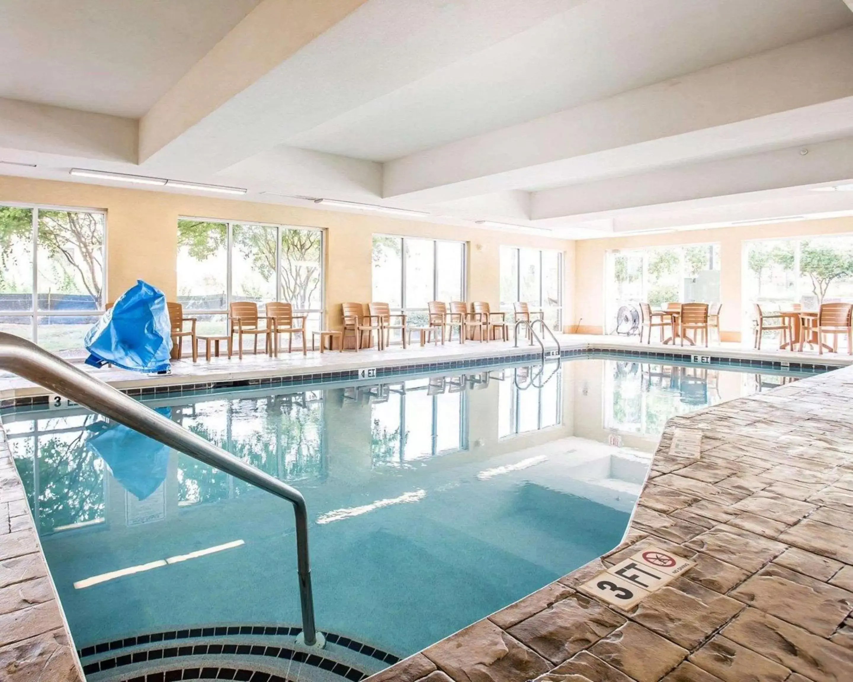 Swimming Pool in Comfort Suites Rock Hill Manchester Meadows Area