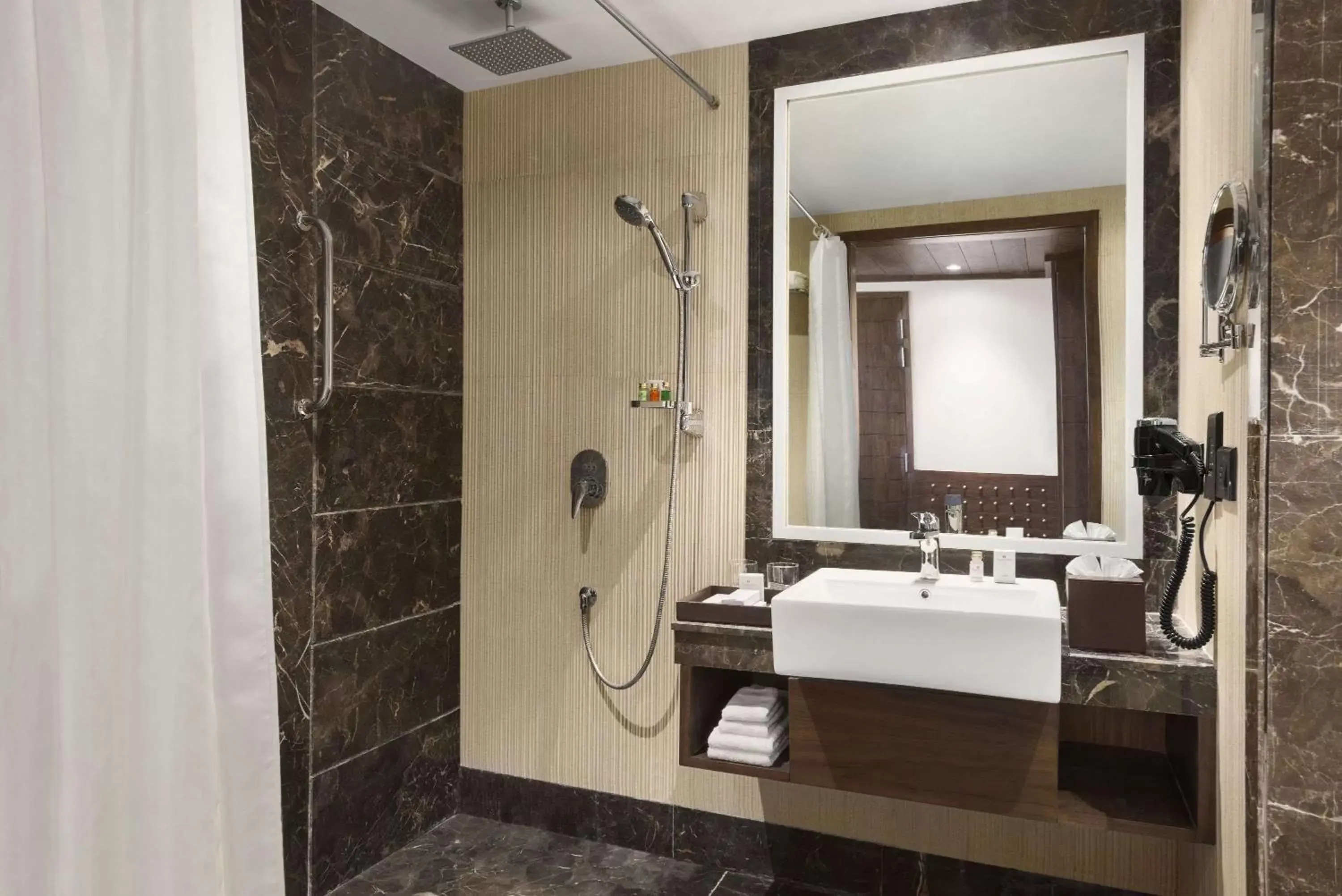 Bathroom in Ramada Plaza By Wyndham Agra