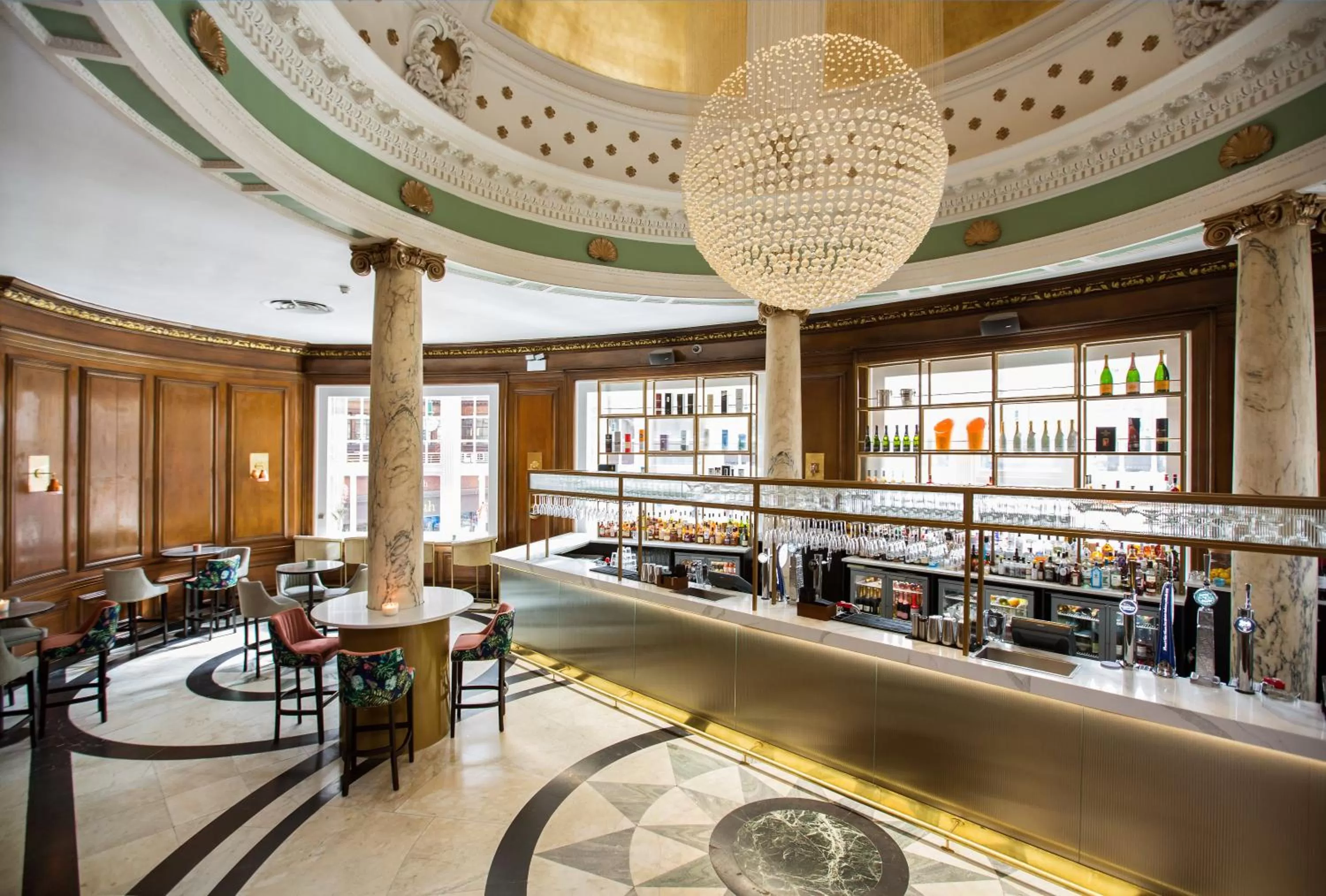 Lounge or bar in voco Grand Central Glasgow by IHG