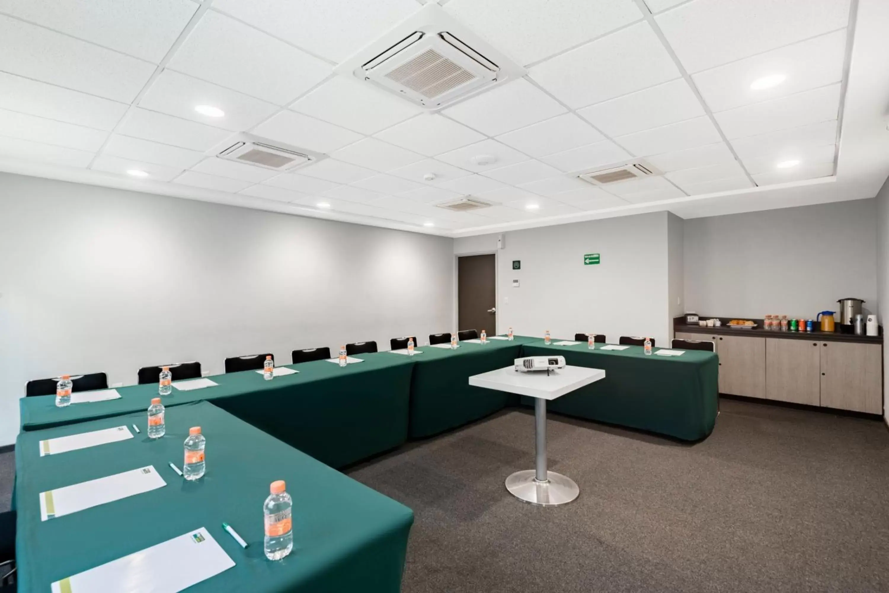 Meeting/conference room in City Express Junior by Marriott Ciudad del Carmen Aeropuerto