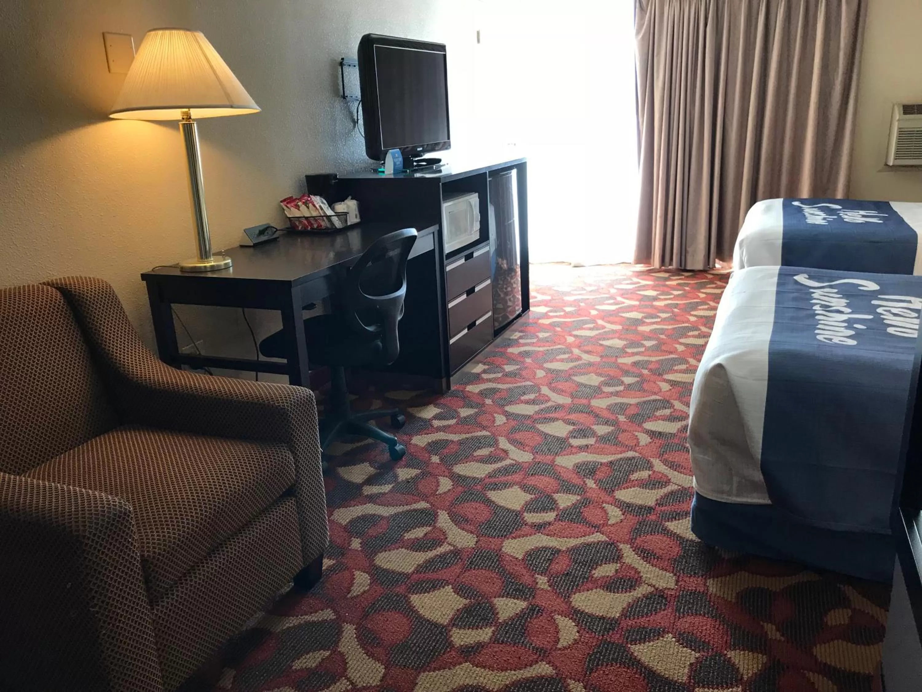 TV and multimedia, Bed in Days Inn By Wyndham Carlisle North