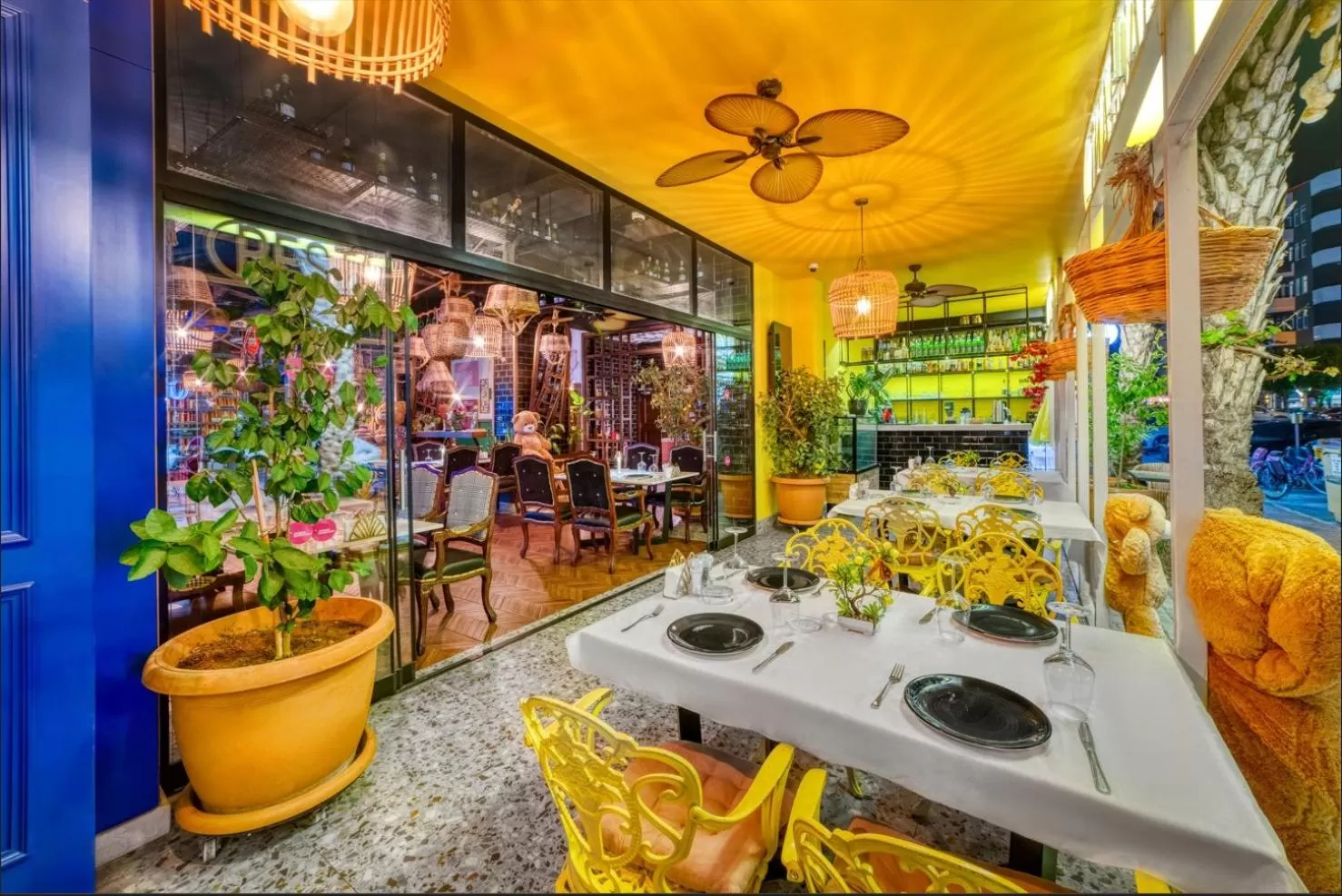 Restaurant/places to eat in Anjeliq Downtown Boutique Hotel