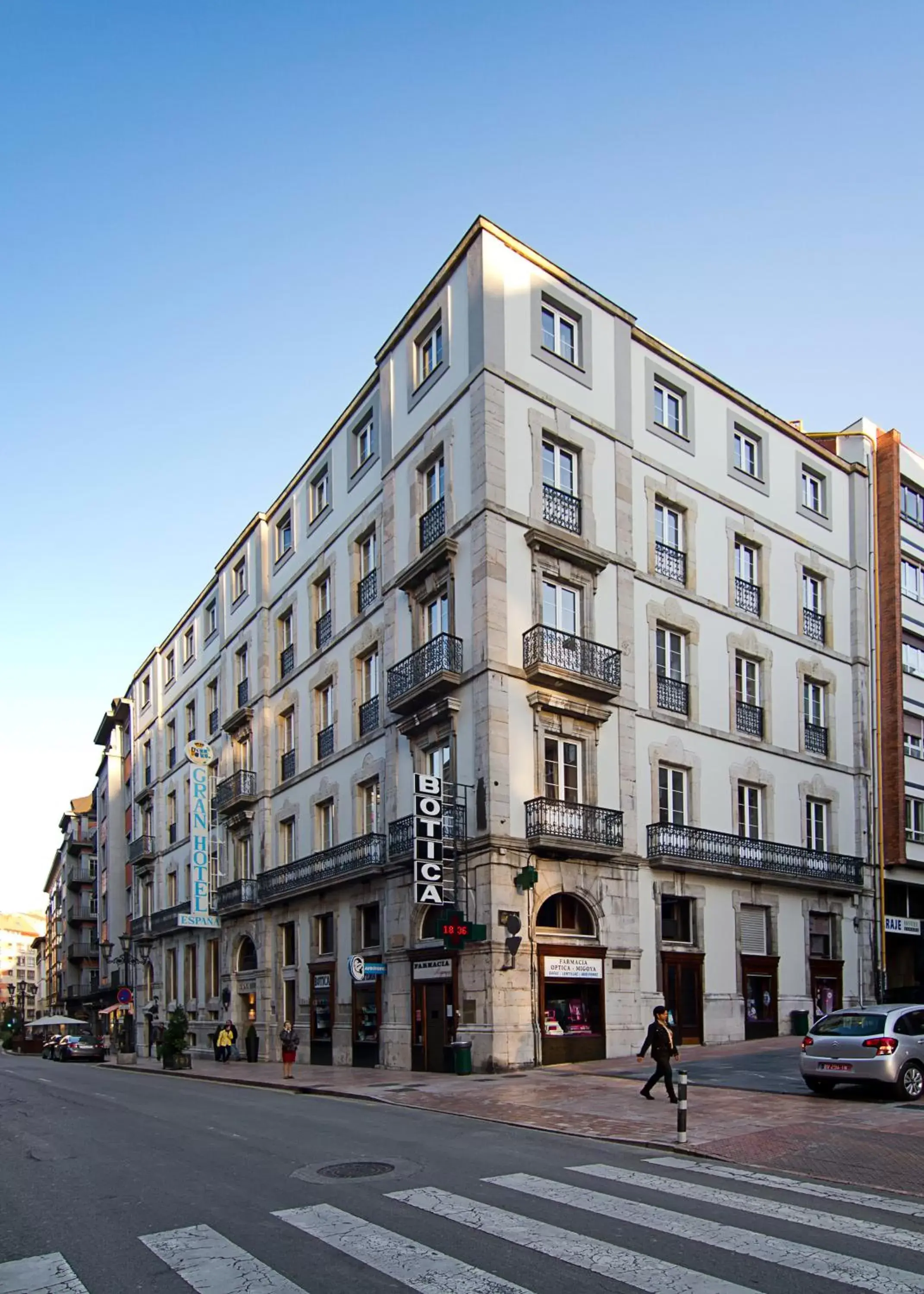 Facade/entrance, Property Building in Gran Hotel España