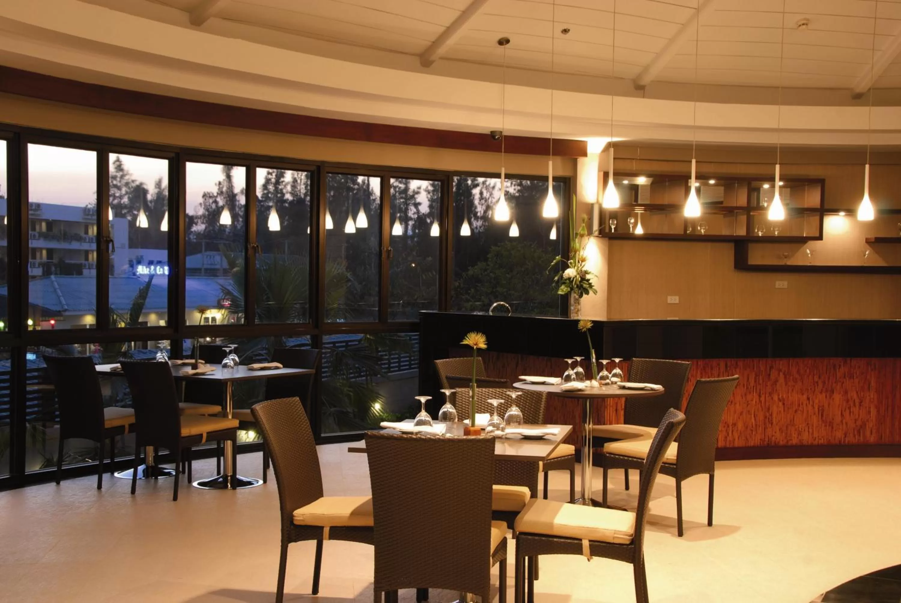 Restaurant/places to eat in Tara Mantra Cha-Am Resort