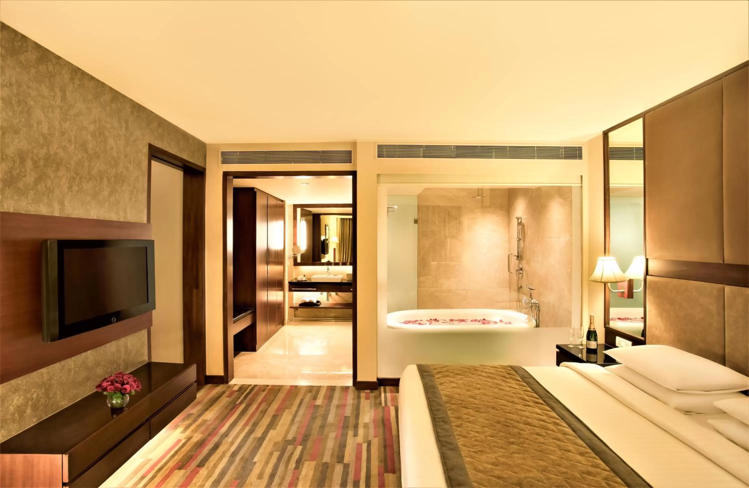 Bed in Courtyard by Marriott Ahmedabad