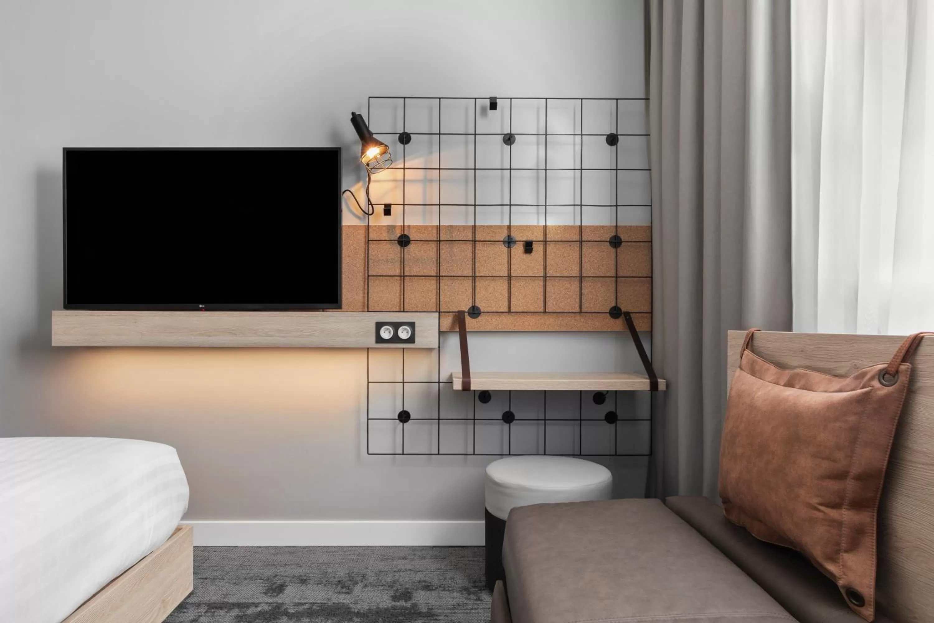 Photo of the whole room, Bed in Moxy Amiens