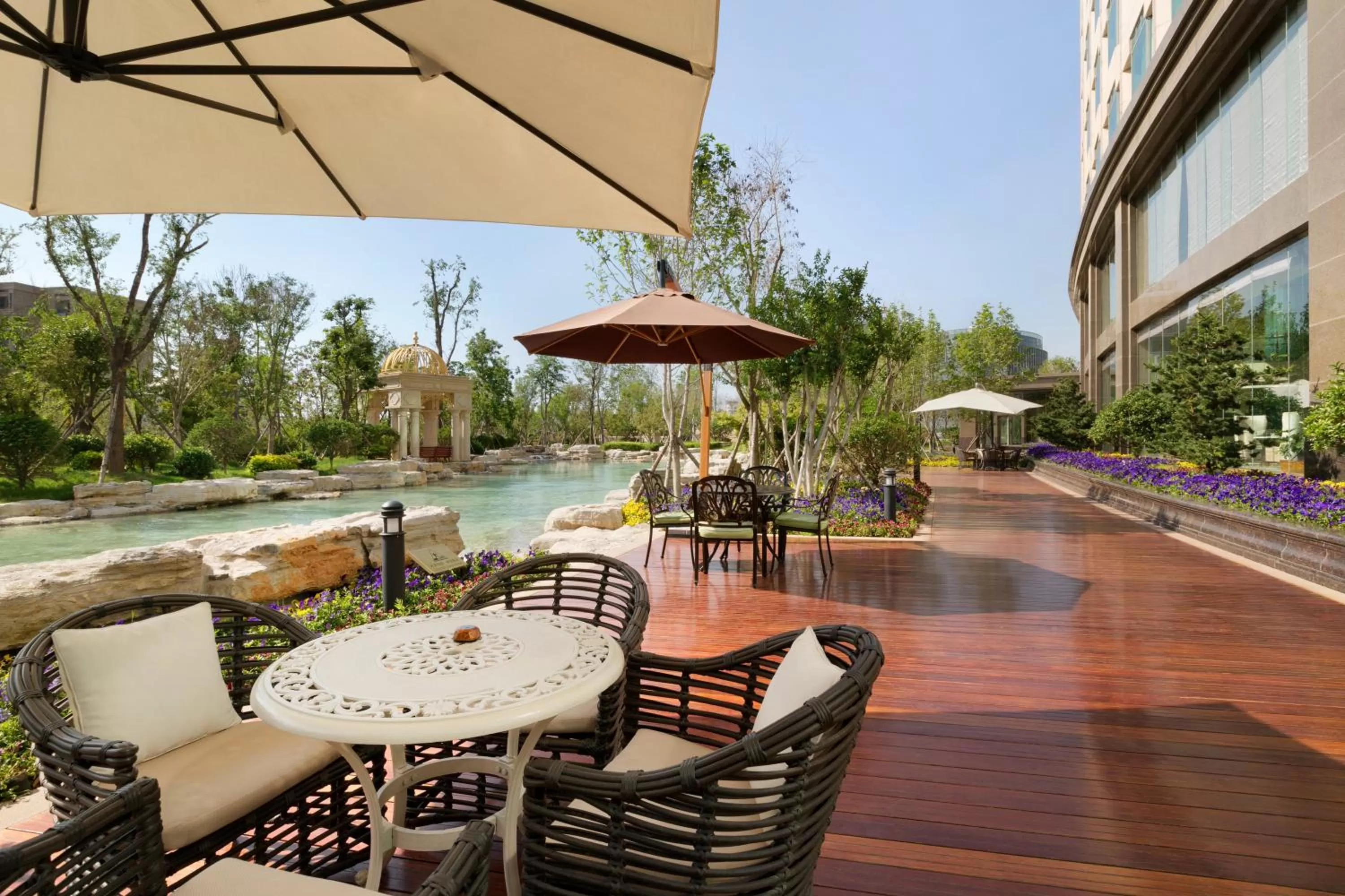 Day in Wyndham Qingdao l Free Fixed-Time Shuttle Service Between Hotel and Airport & North Railway Station l Outdoor Children's Amusement Park l 1-Hour Play Snooker or Table Tennis