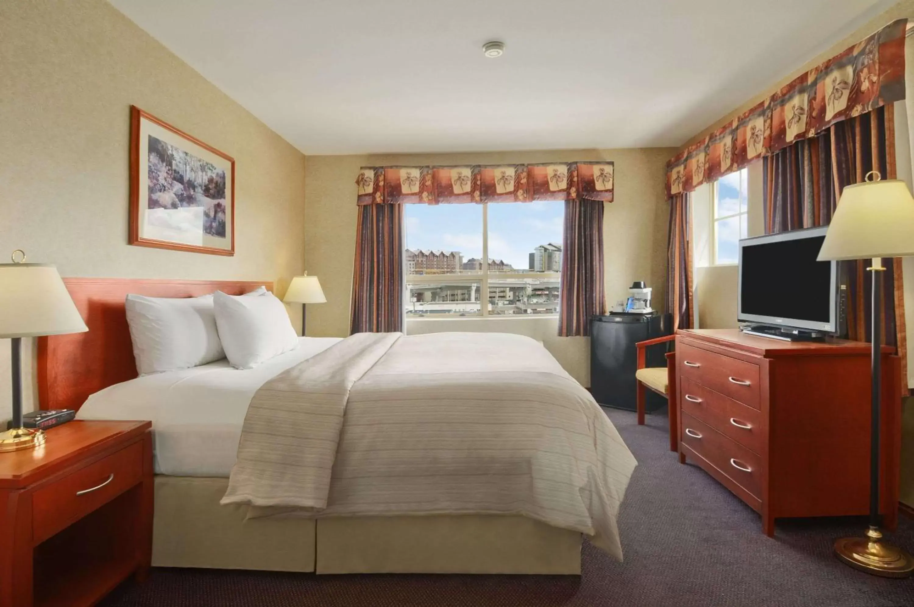 Photo of the whole room, Bed in Days Inn by Wyndham Vancouver Airport