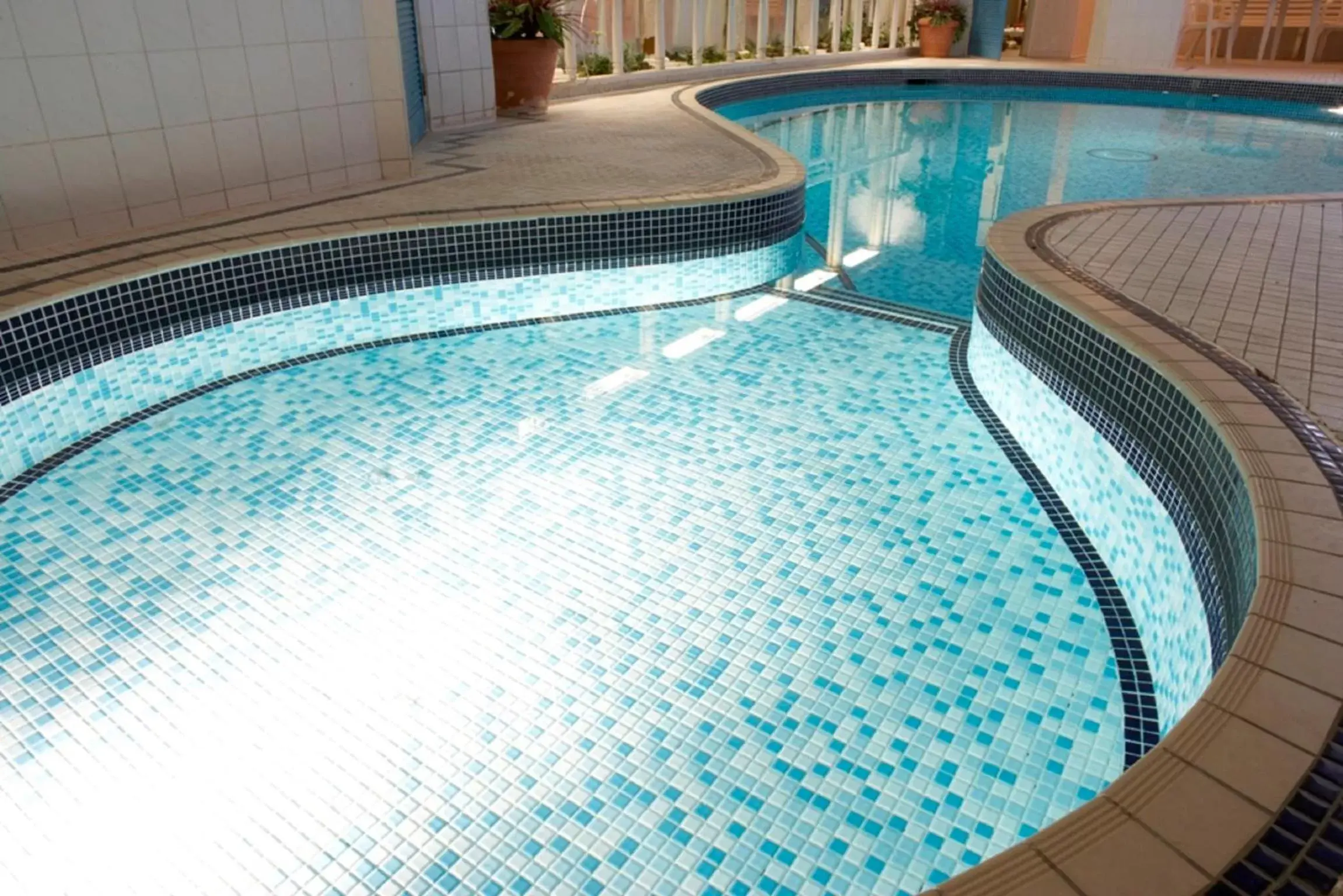 Hot Tub, Swimming Pool in The Red Lea Hotel