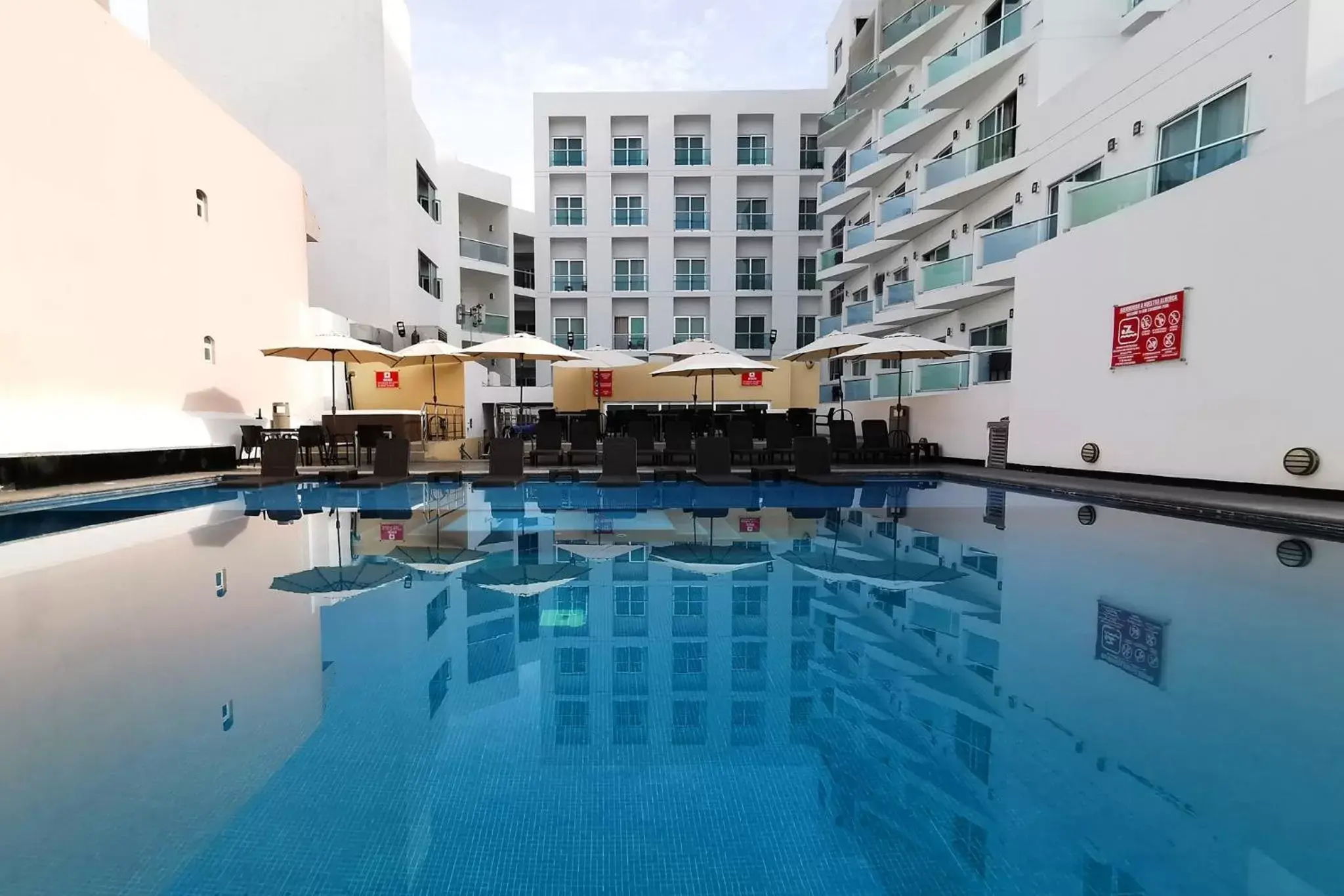 Swimming pool in Coral Island Beach View Hotel Swimming pool in Coral Island Beach View Hotel