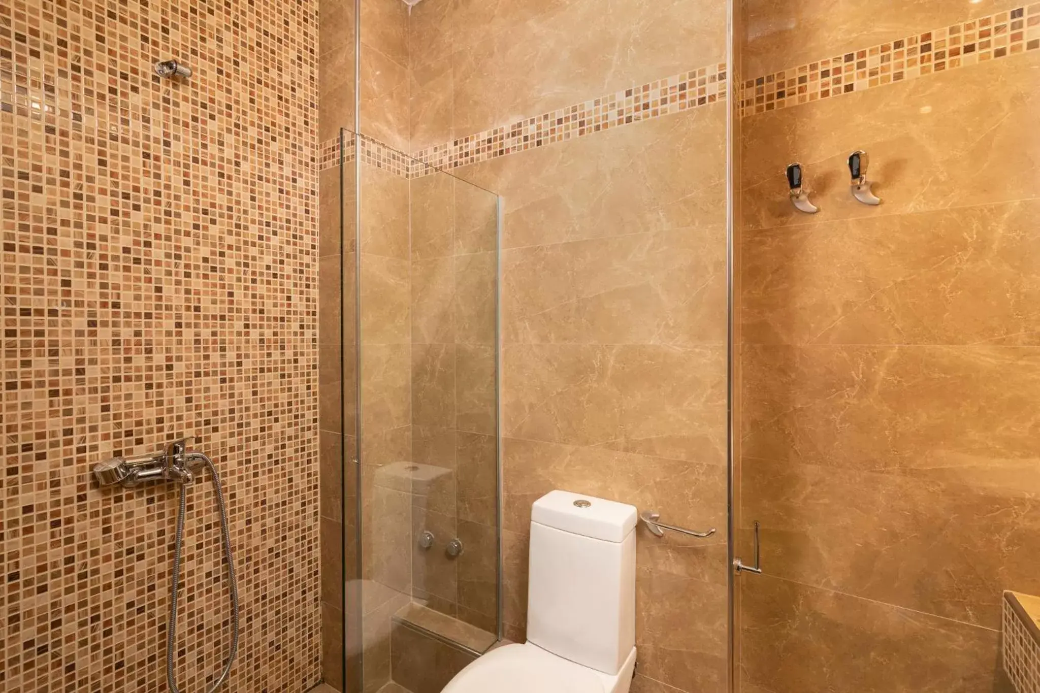 Shower, Bathroom in Heaven Hotel Thessaloniki Airport