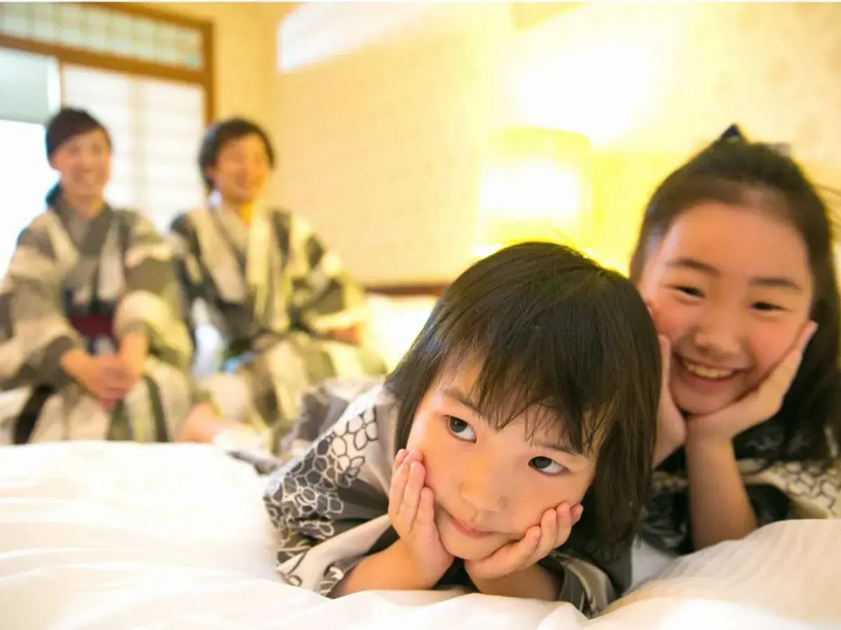 children, Family in Ryochiku Bettei Hotel