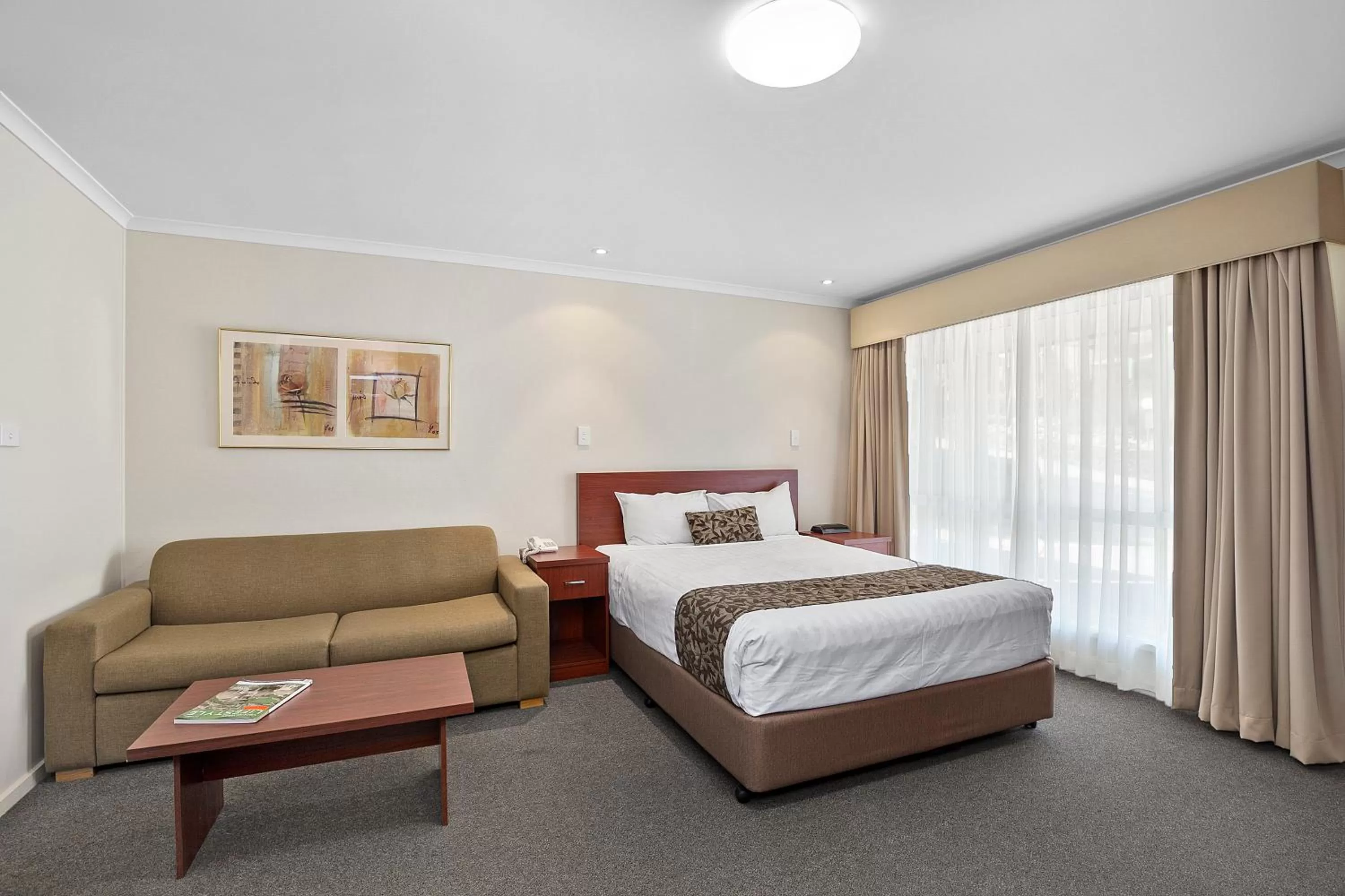 Bedroom, Bed in Thunderbird Motel Yass