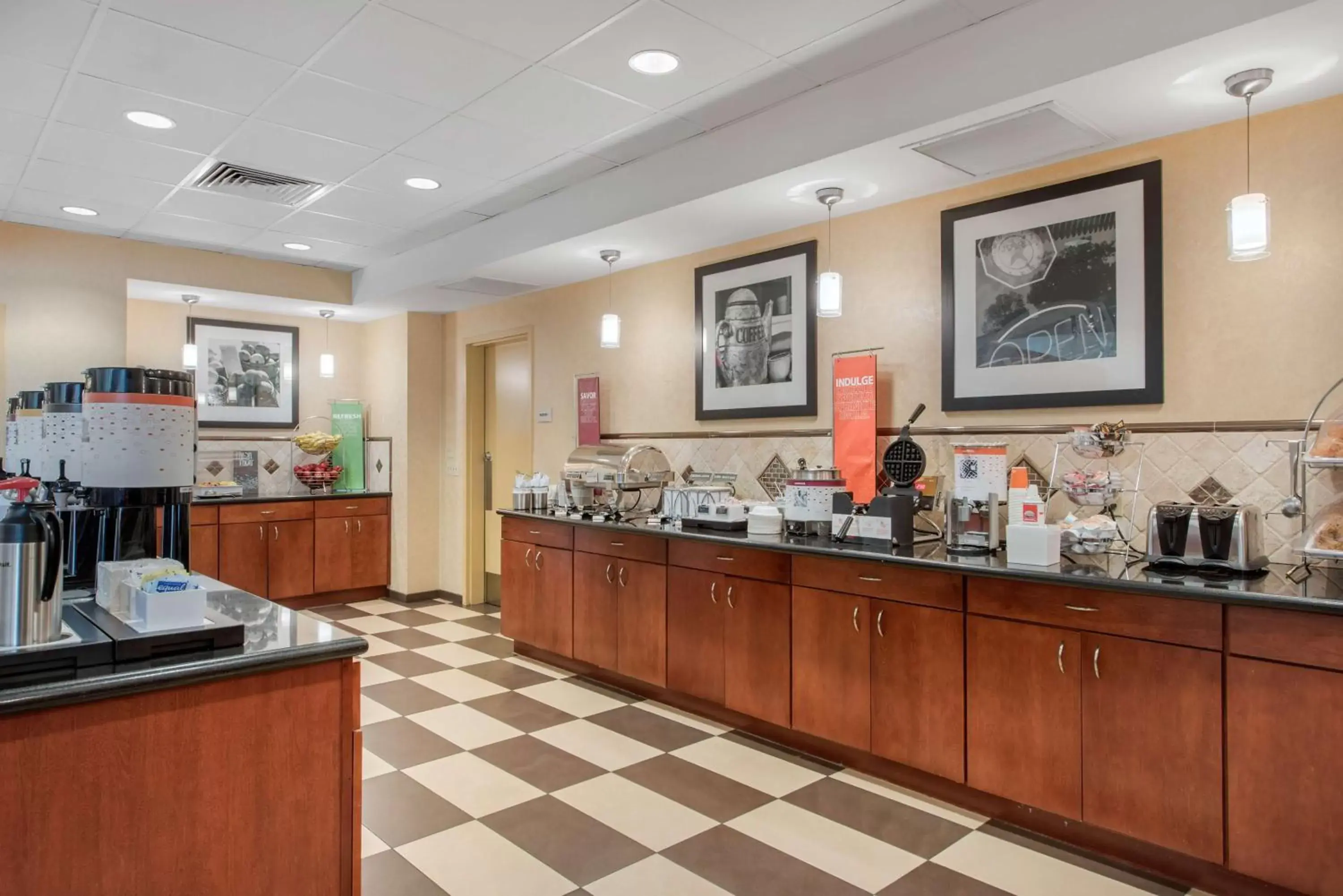 Dining area, Restaurant/Places to Eat in Hampton Inn & Suites Arcata