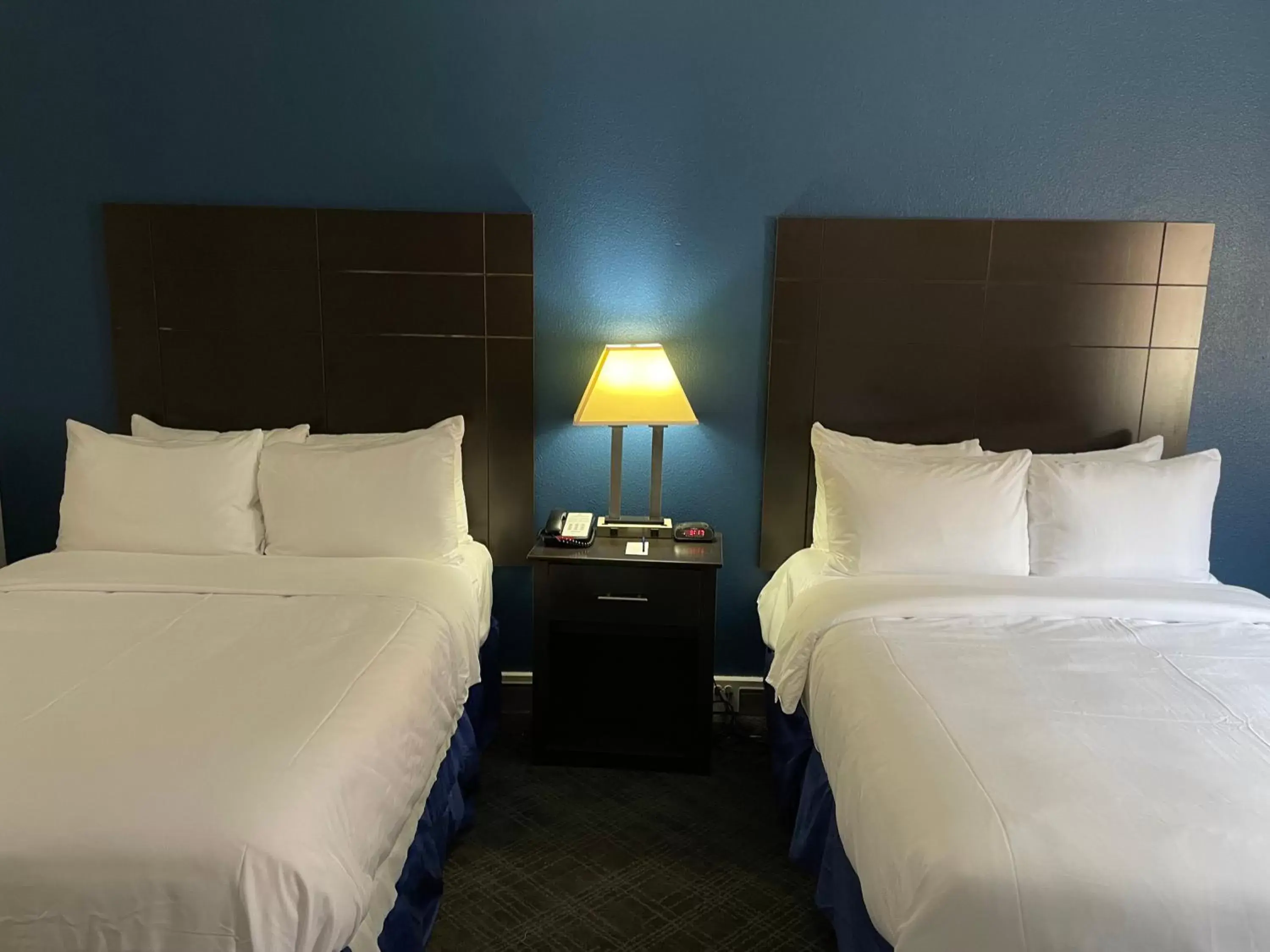 Bedroom, Bed in Comfort Inn & Suites Mundelein-Vernon Hills