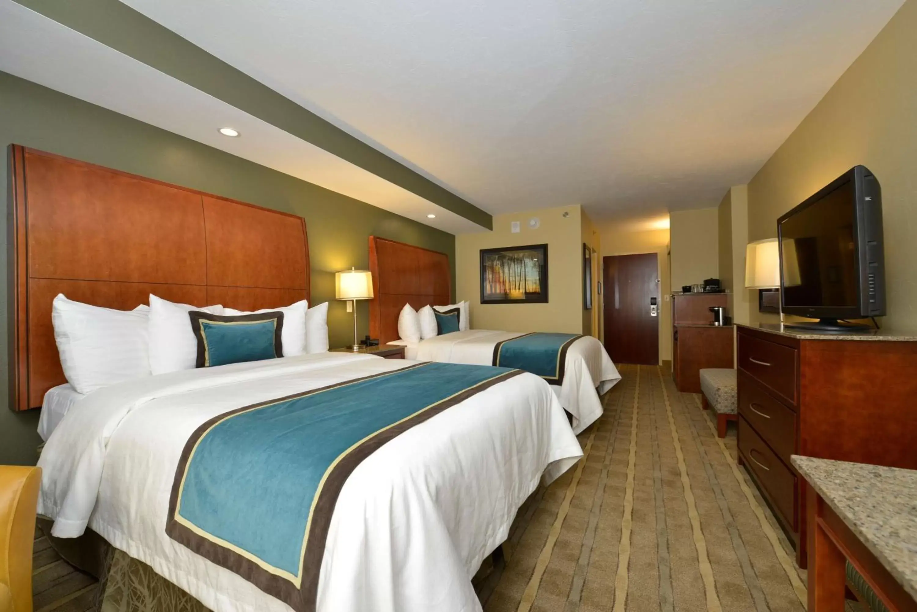 Photo of the whole room, Bed in Best Western Premier Waterfront Hotel & Convention Center