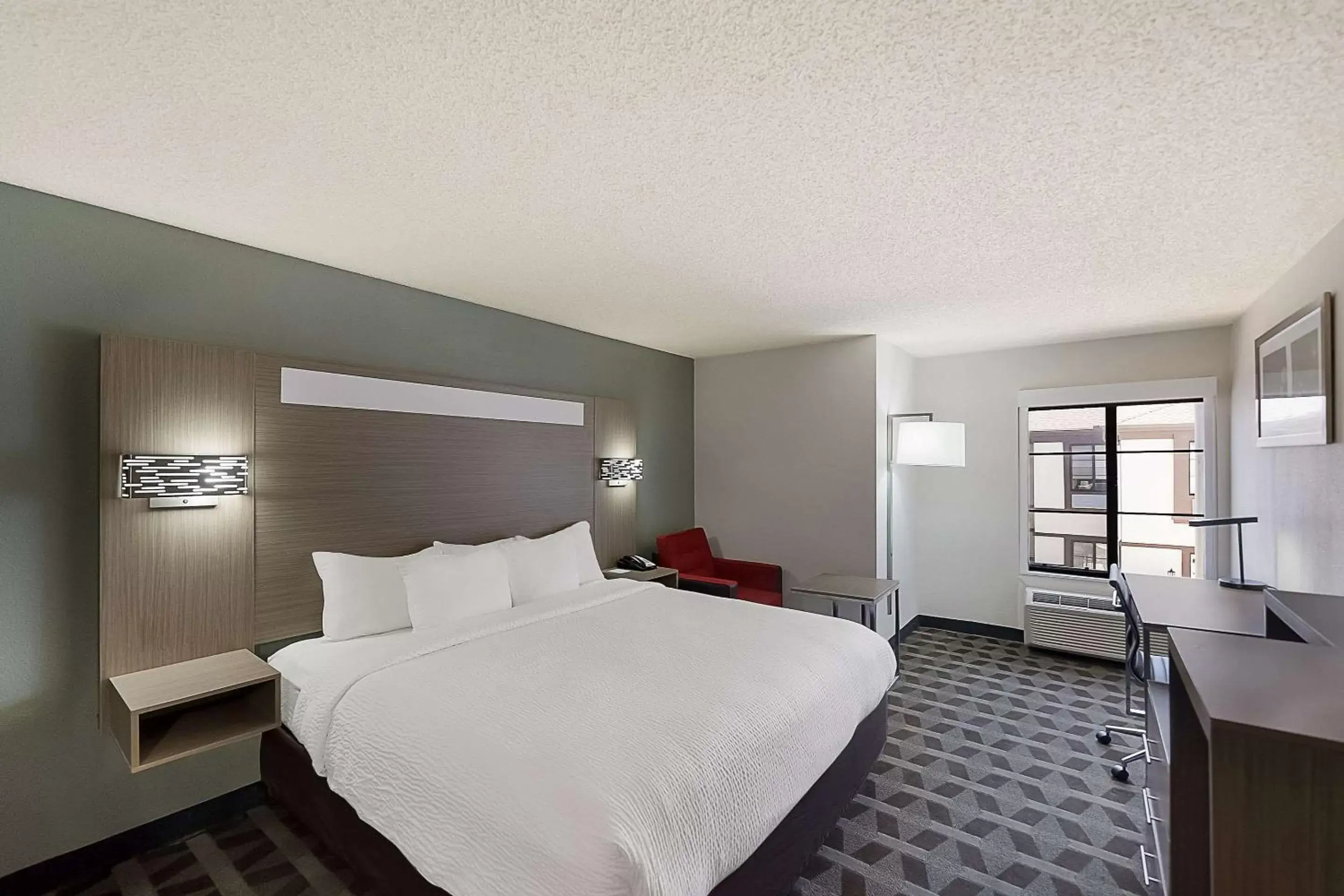 Bedroom, Bed in Quality Inn & Suites DFW Airport South