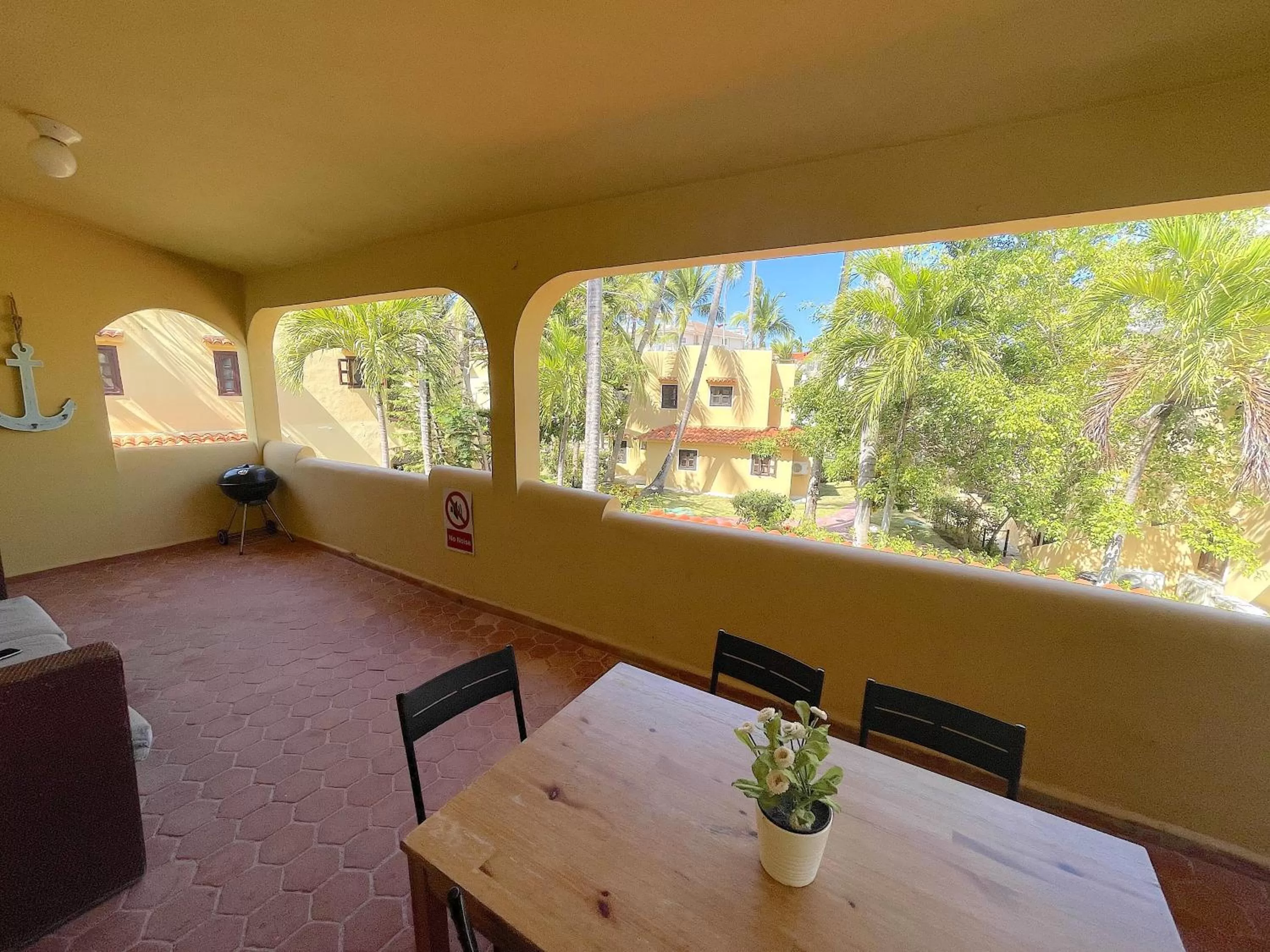 Day in BEACH Condo-HOTEL with VILLAS & PRIVATE Apartments WIFI BBQ Beach CLUB & SPA