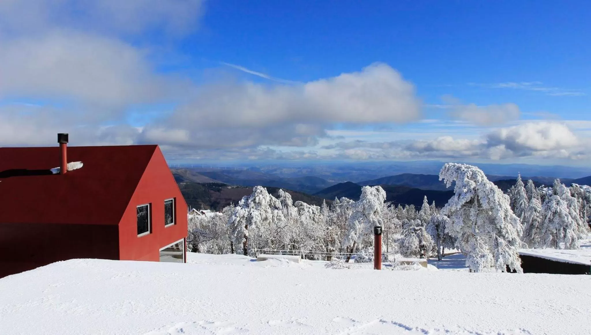 Facade/entrance in Casa das Penhas Douradas - Burel Expedition Hotel