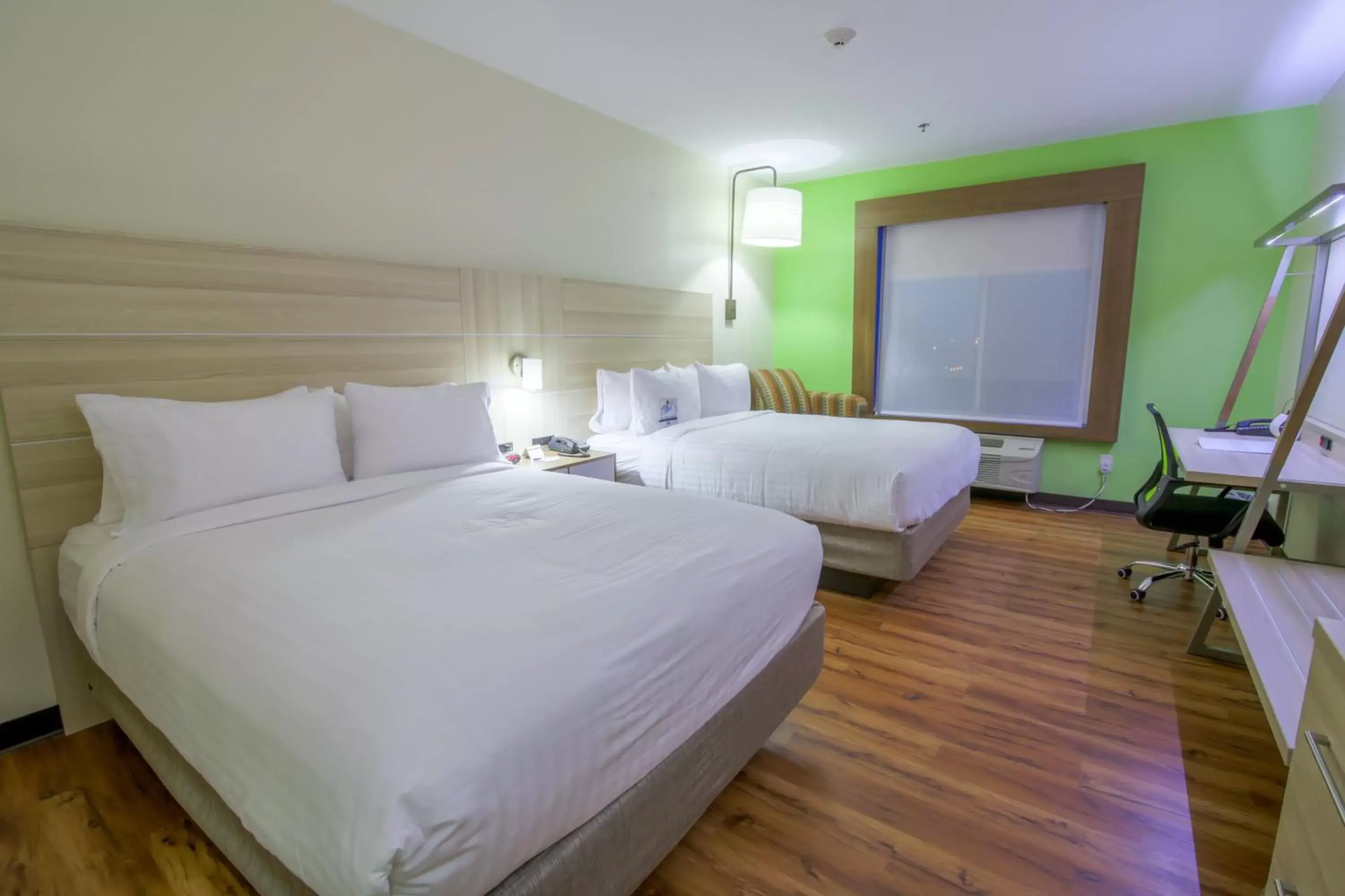 Photo of the whole room, Bed in Holiday Inn Express & Suites Raymondville, an IHG Hotel