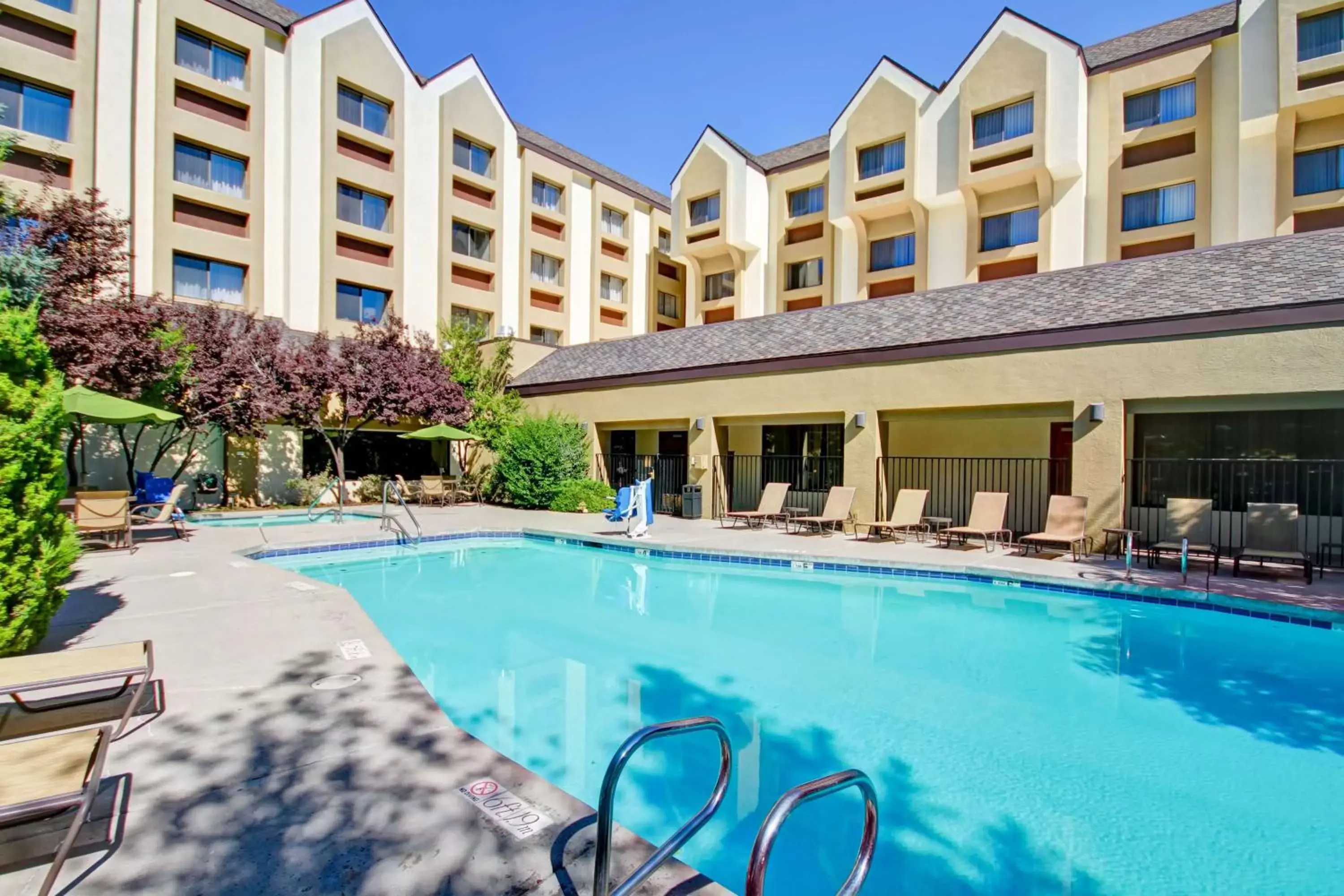 Pool view, Swimming Pool in DoubleTree by Hilton Hotel Flagstaff