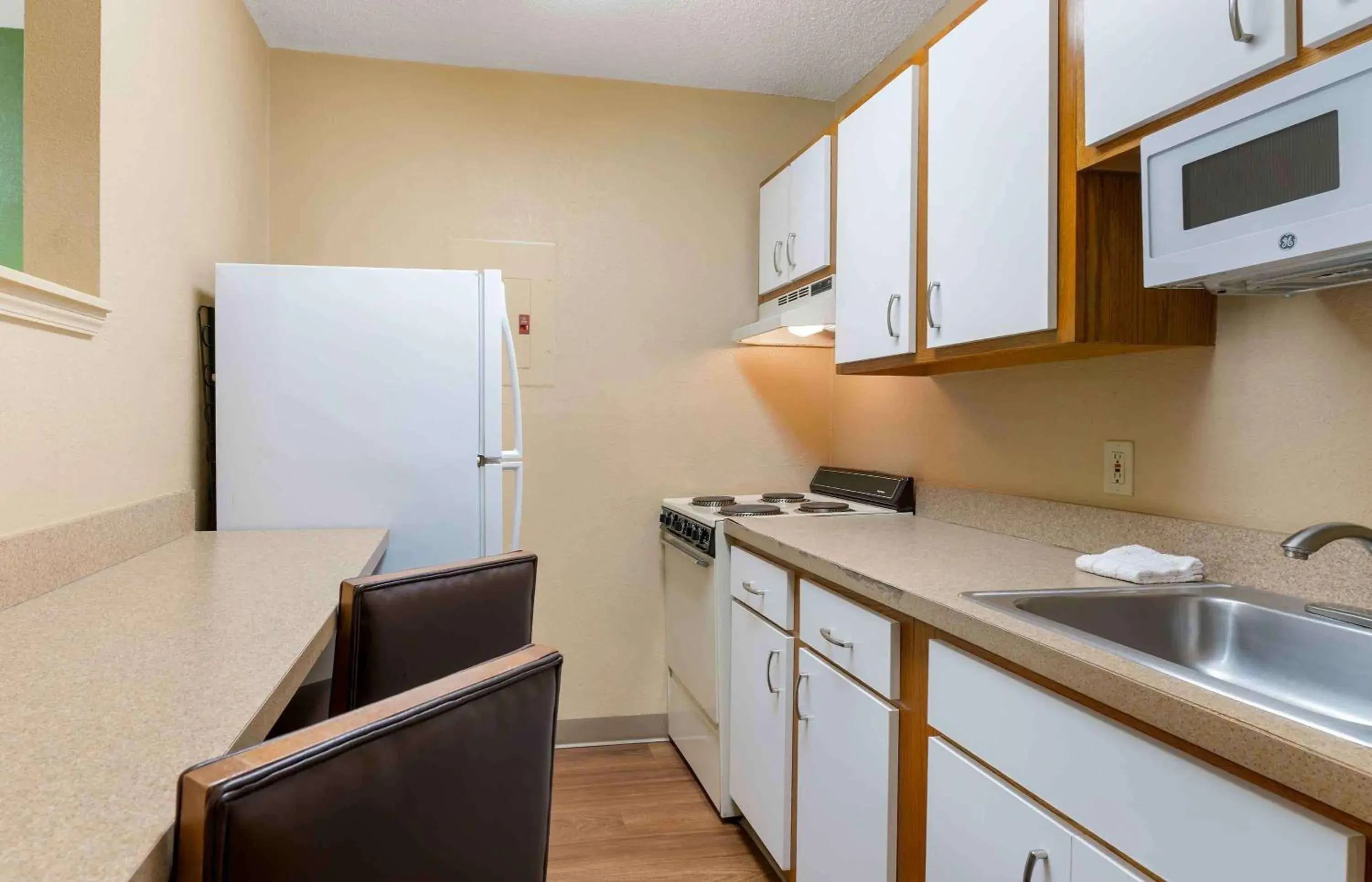 Bedroom, Kitchen/Kitchenette in Extended Stay America Suites - Houston - Northwest - Hwy 290 - Hollister