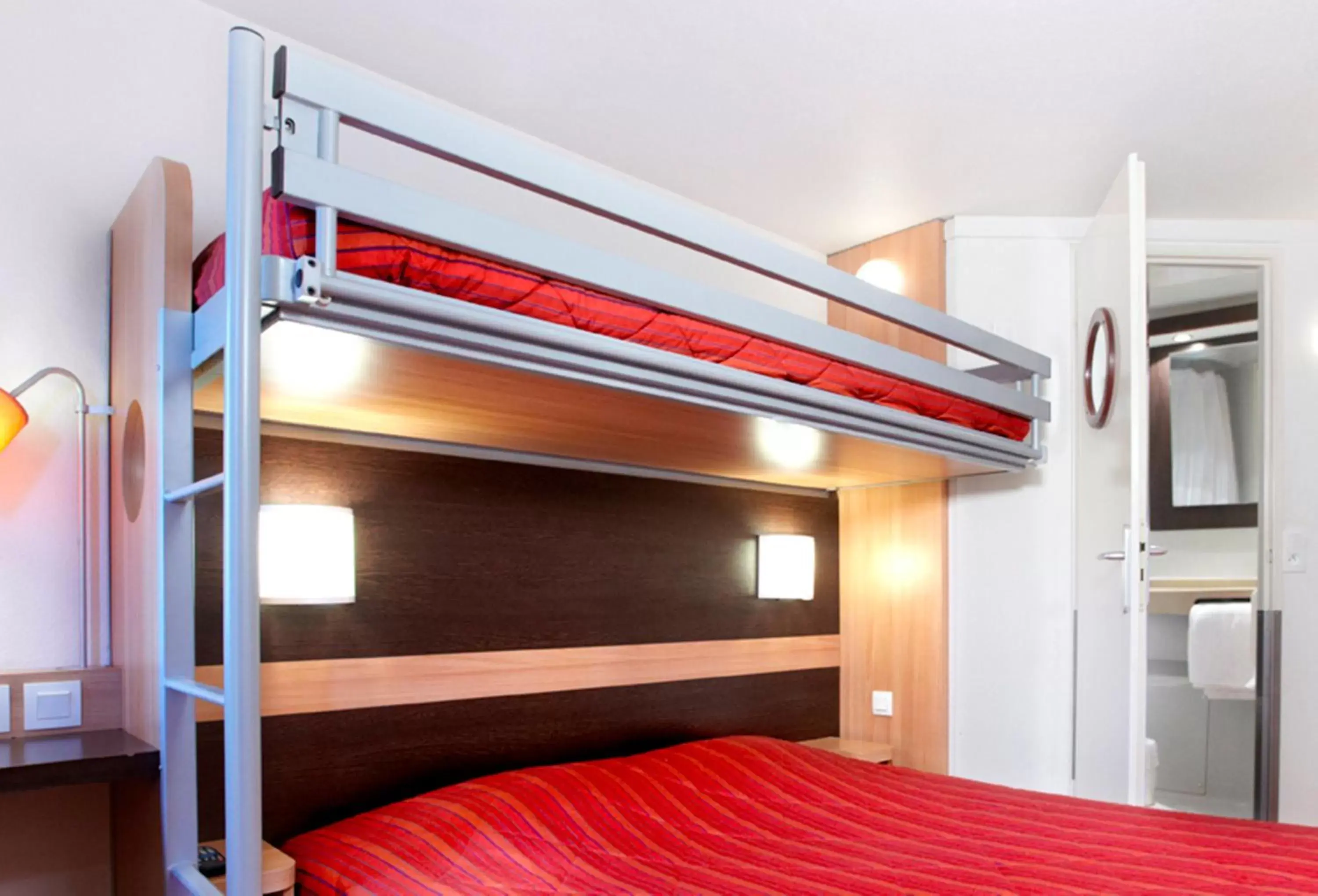 Bedroom, Bunk Bed in Premiere Classe Valenciennes Sud - Rouvignies