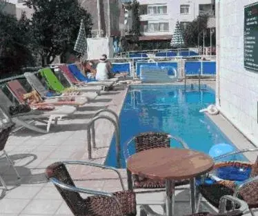 Swimming Pool in Delta Hotel