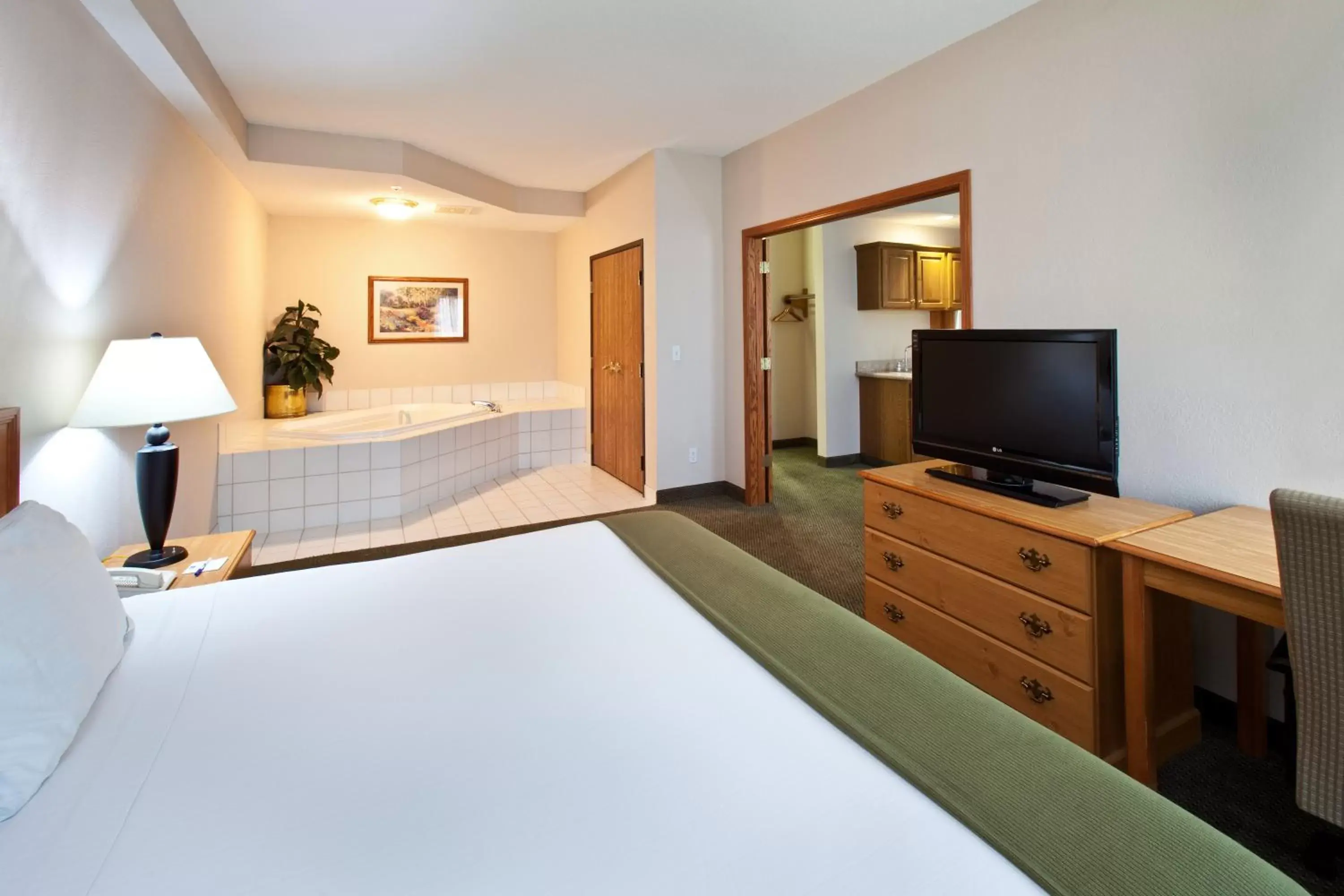 Bed in GrandStay Hotel & Suites Pella