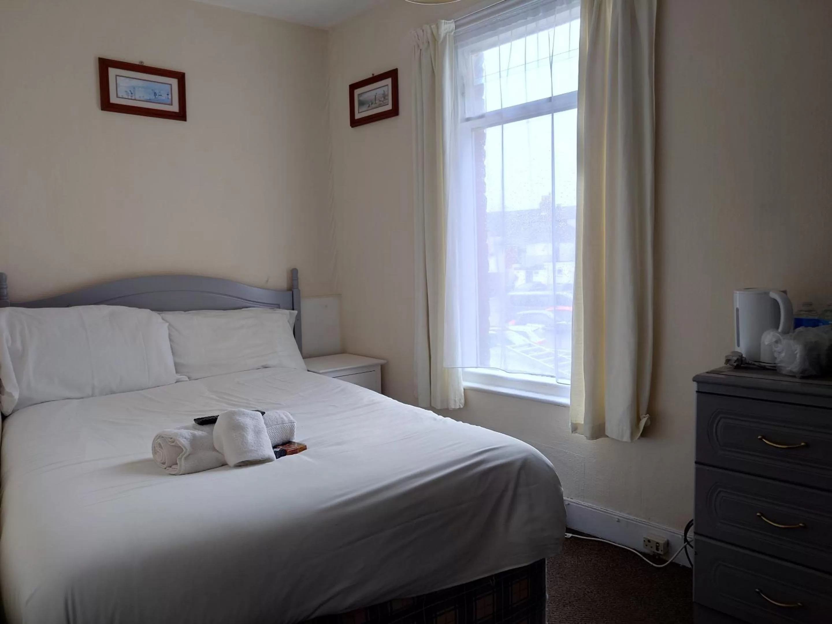 Bedroom, Bed in The Trevross