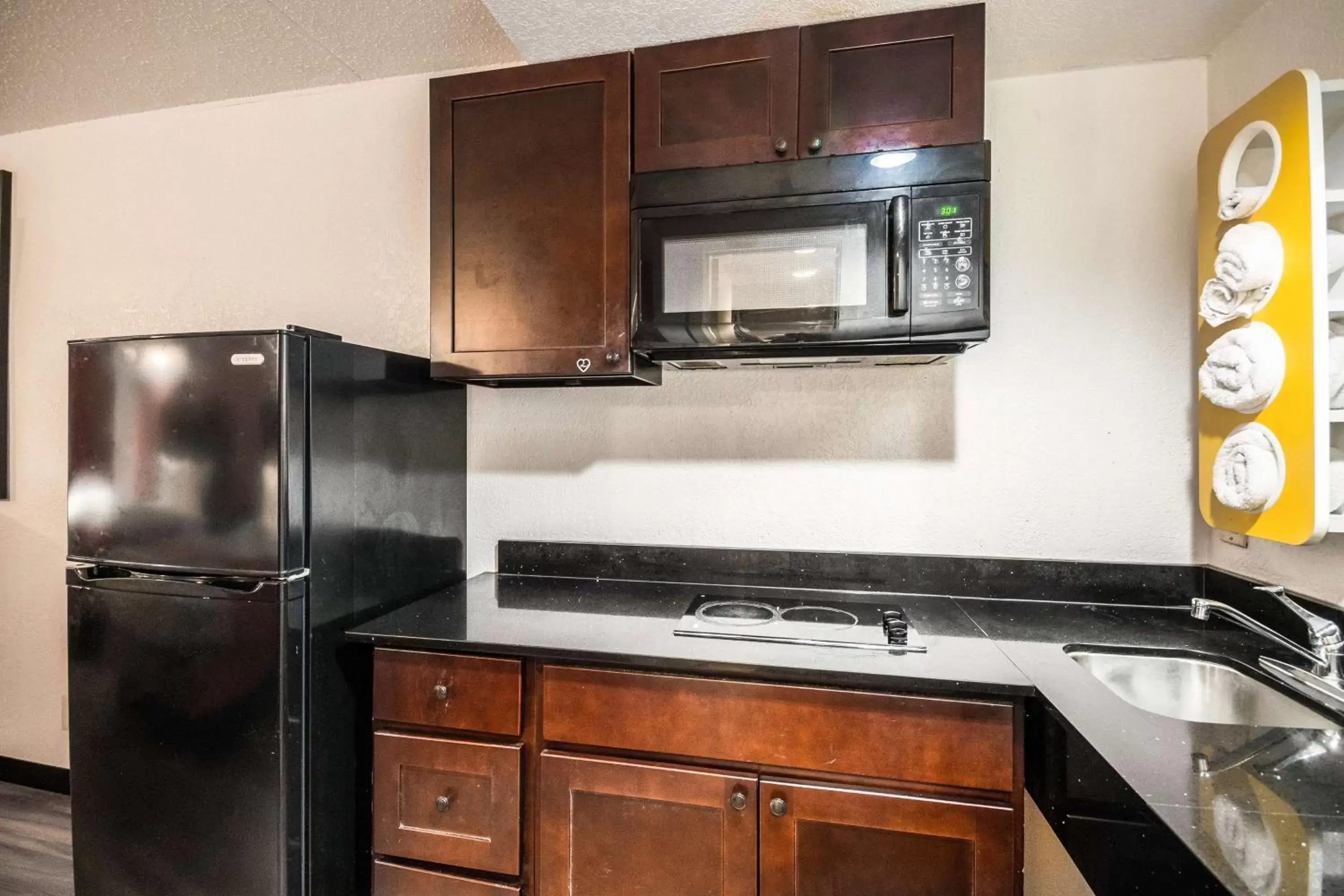 Photo of the whole room, Kitchen/Kitchenette in Motel 6-Houston, TX - Brookhollow