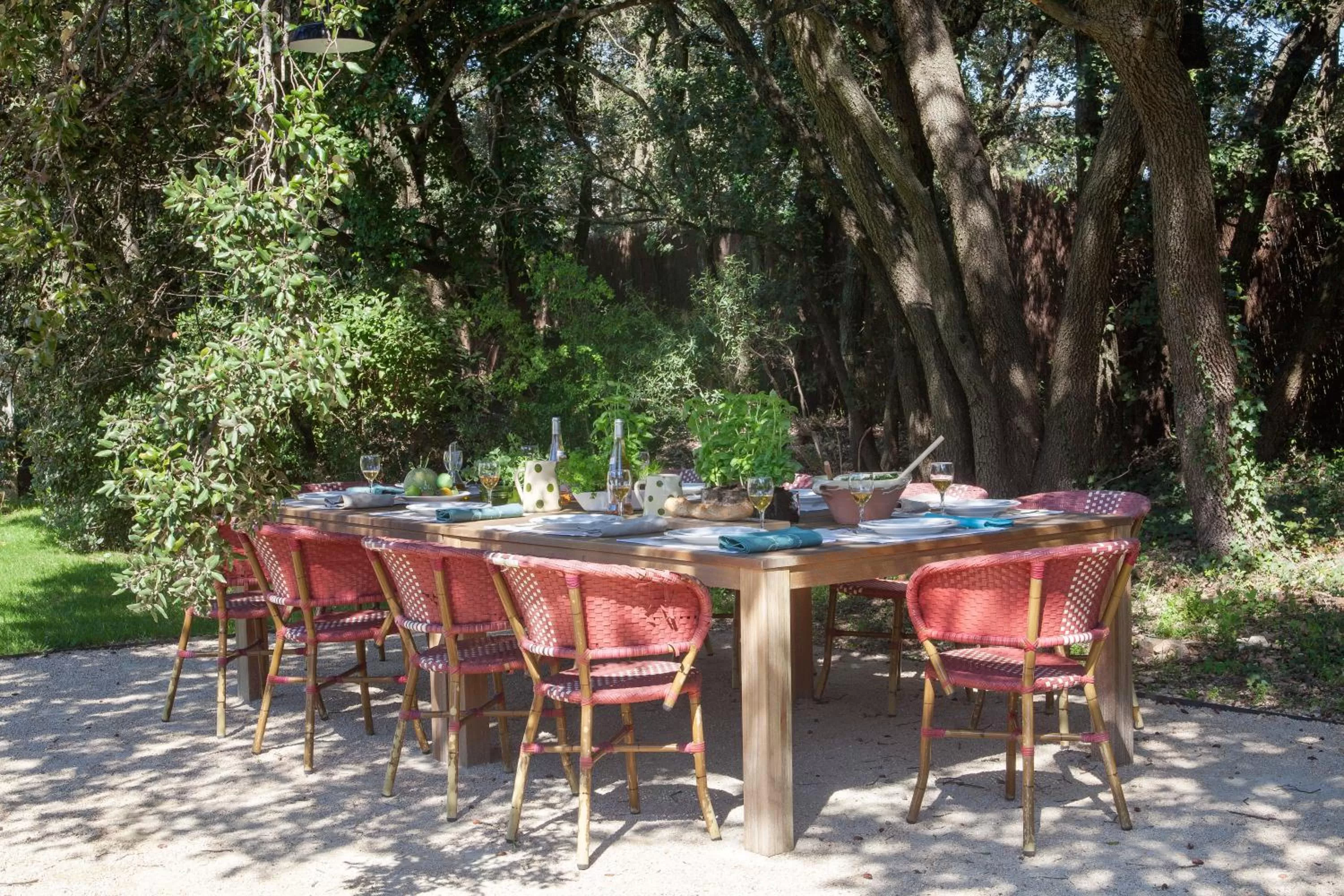 Garden view, Restaurant/Places to Eat in Mas Notre Dame