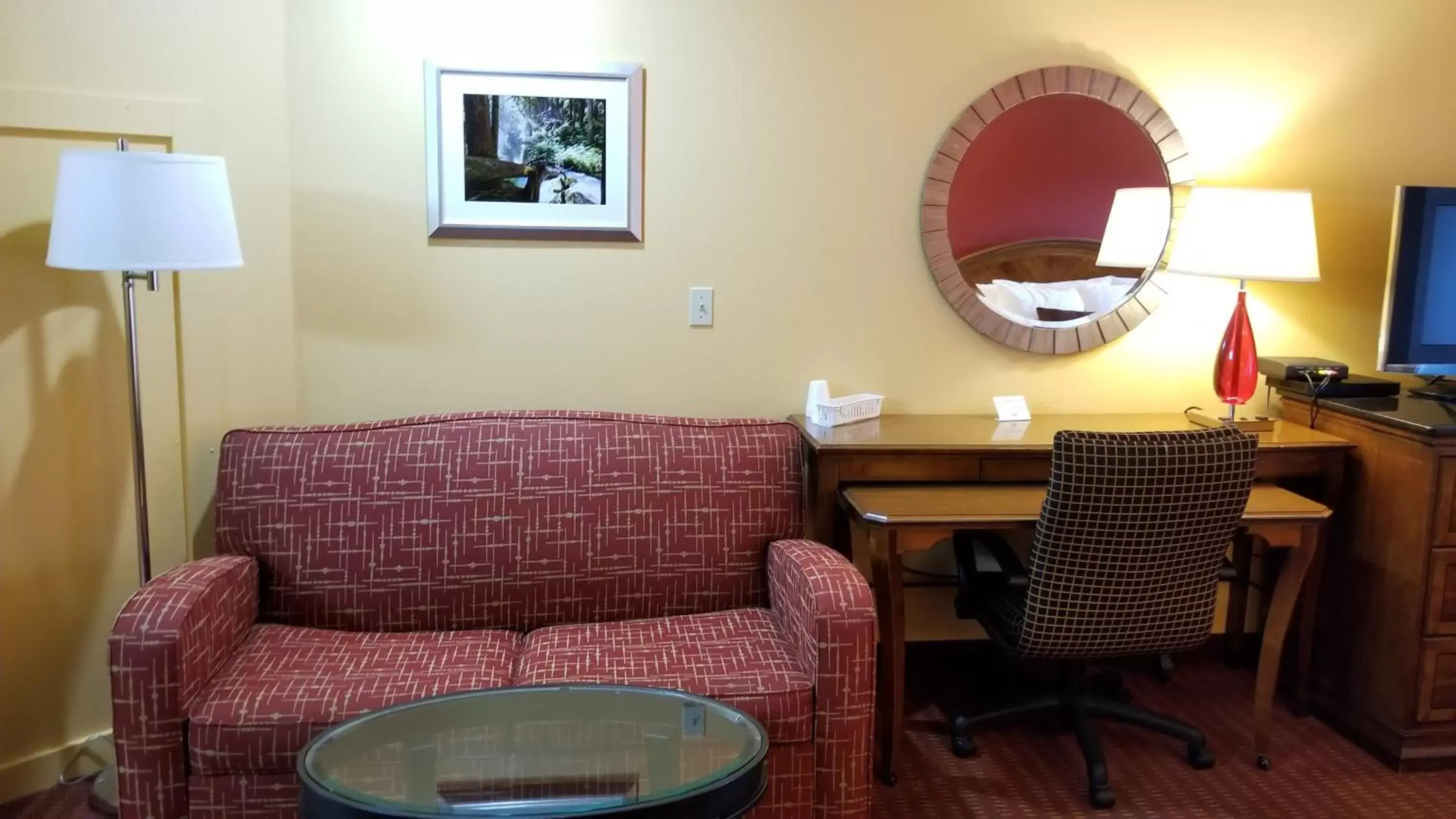 Seating Area in Dew Drop Inn