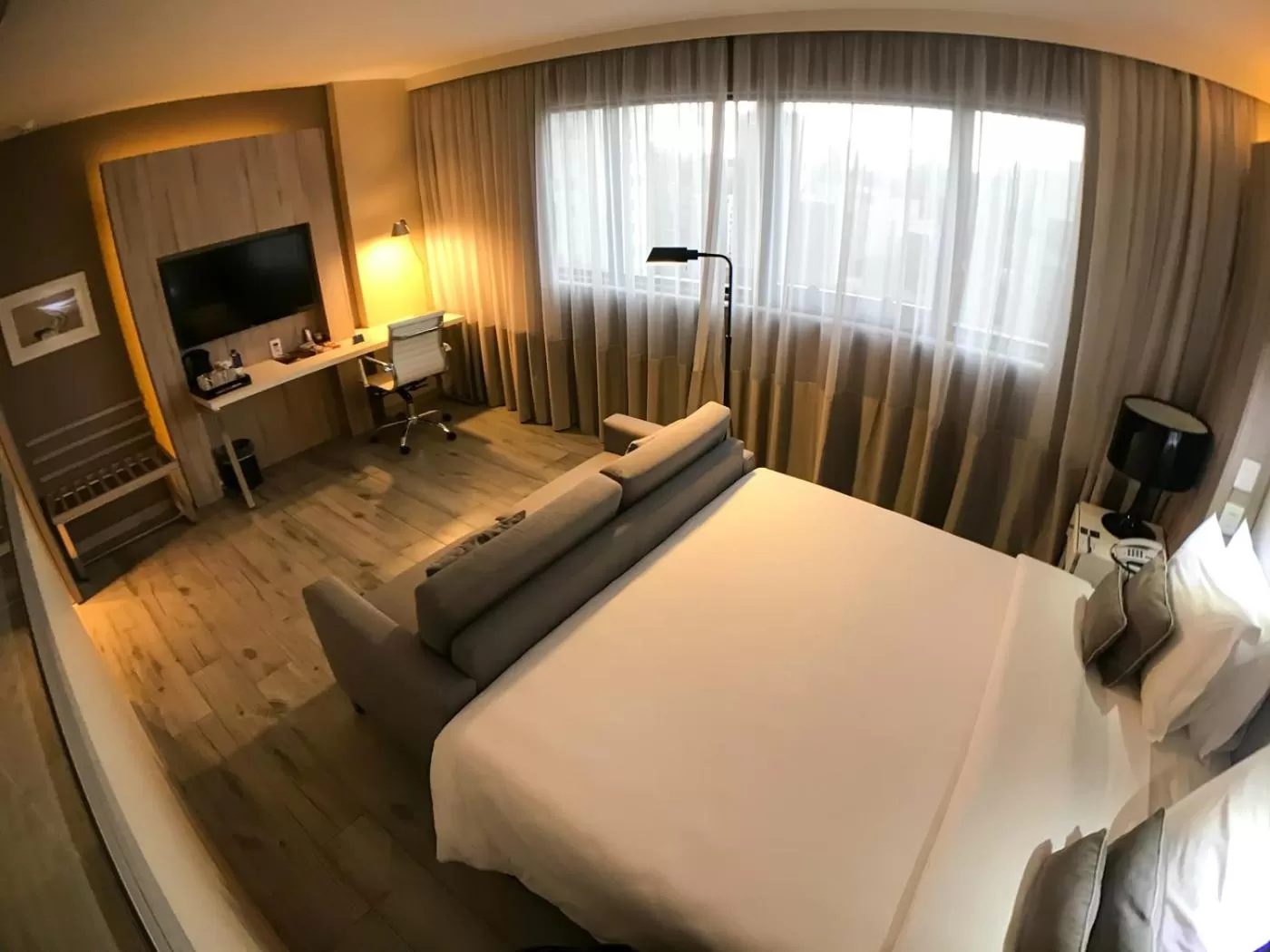 Photo of the whole room, Bed in Radisson Blu Belo Horizonte Savassi