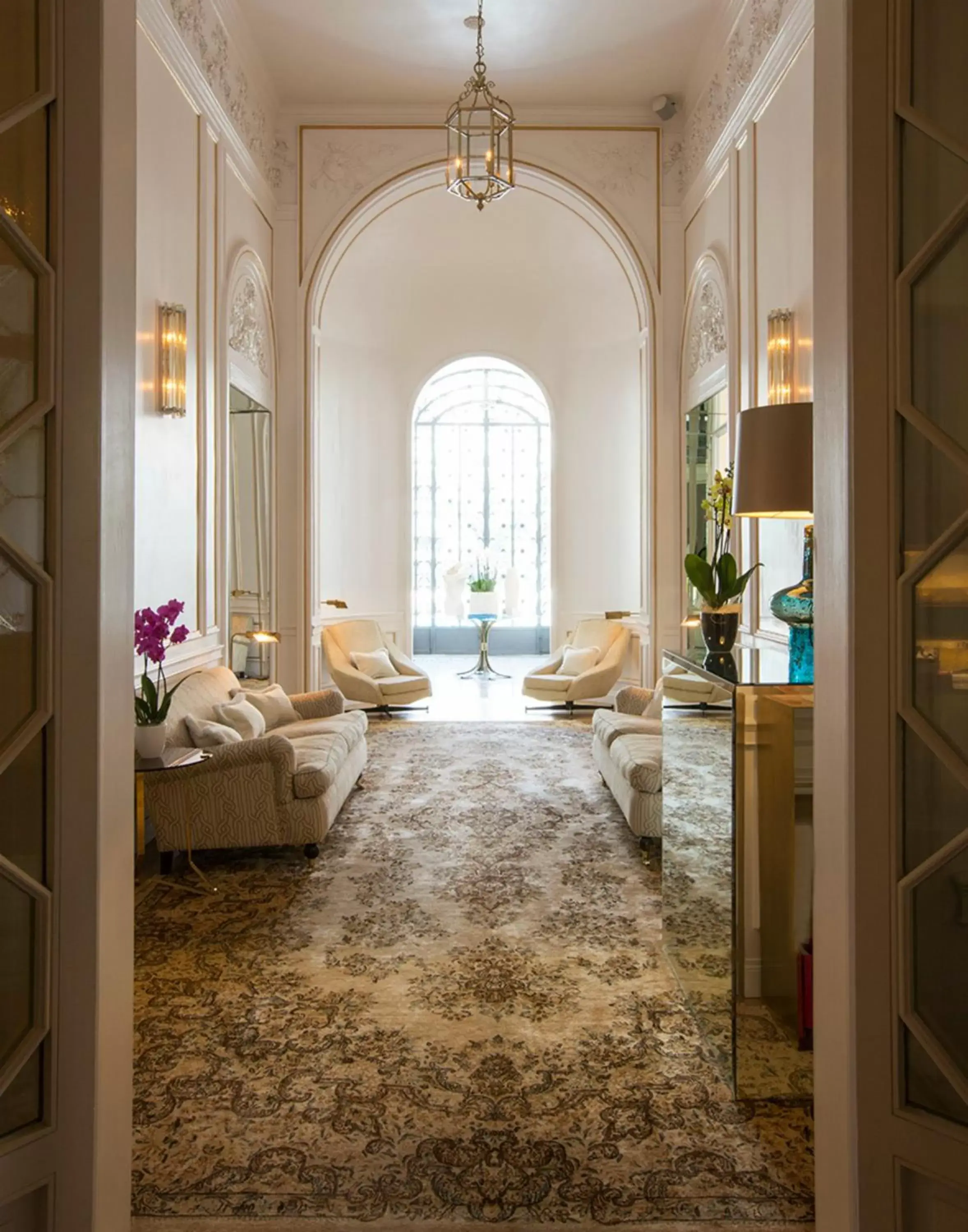 Communal lounge/ TV room in Palazzo Dama - Preferred Hotels & Resorts