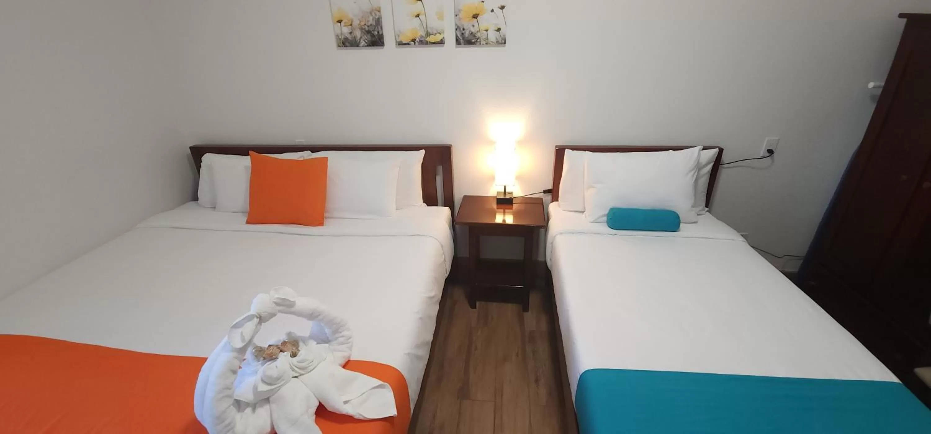 Bed in Voyager Sun & Reef Hotel