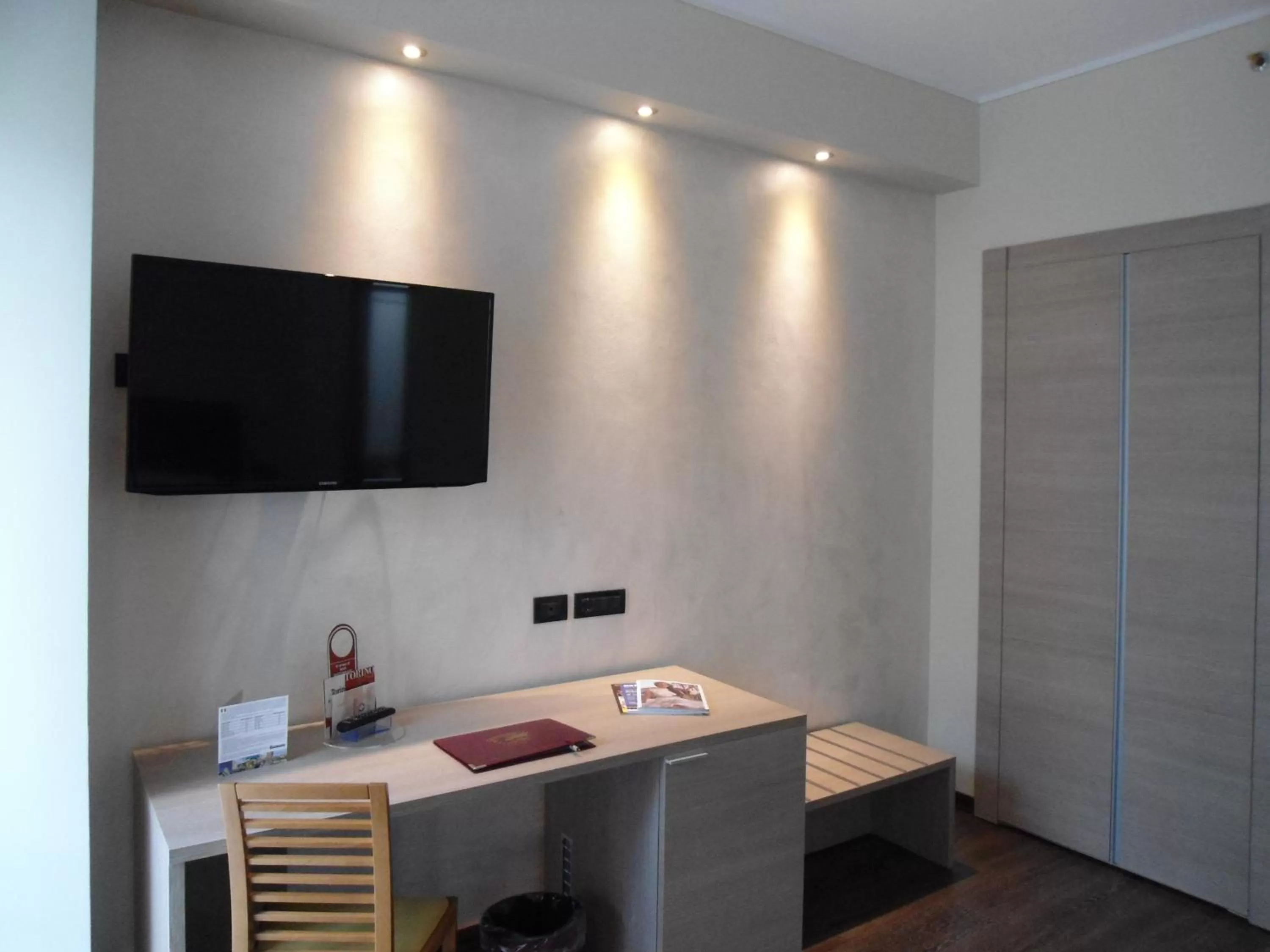 TV and multimedia in Hotel Continental