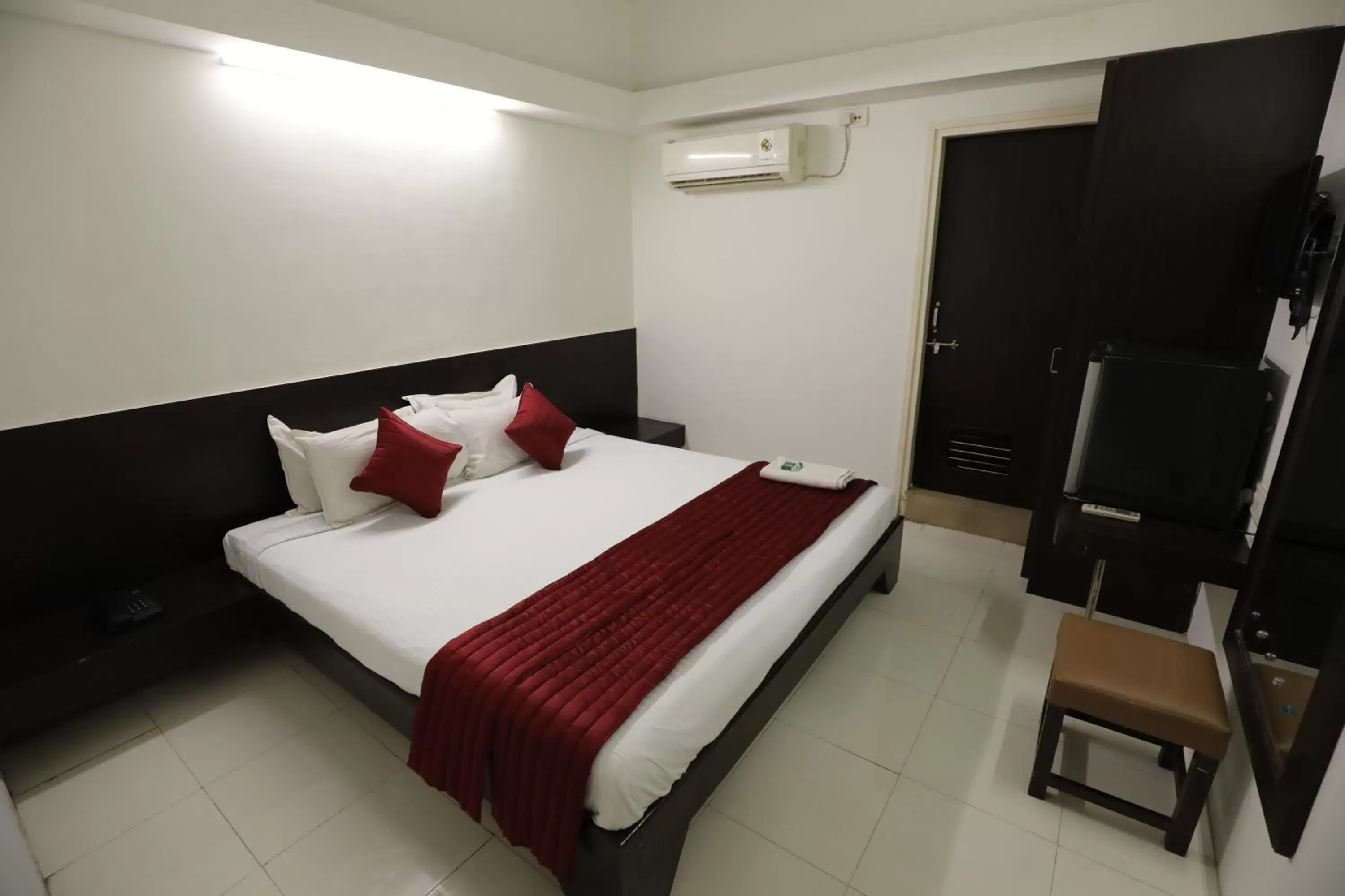 Budget Double Room - single occupancy in Hotel Shagun, Piplod City Centre Surat Budget Double Room - single occupancy in Hotel Shagun, Piplod City Centre Surat