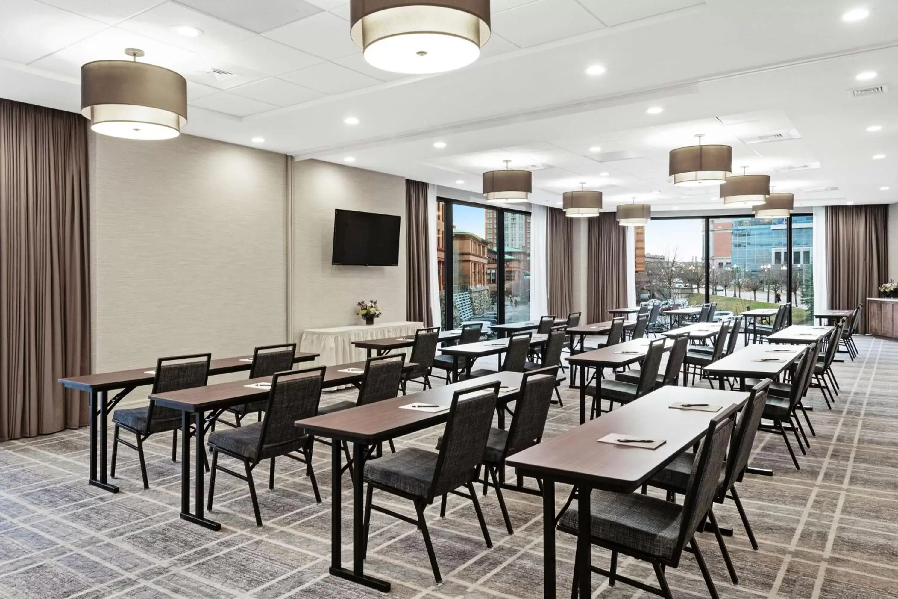 Meeting/conference room, Restaurant/Places to Eat in Homewood Suites By Hilton Providence