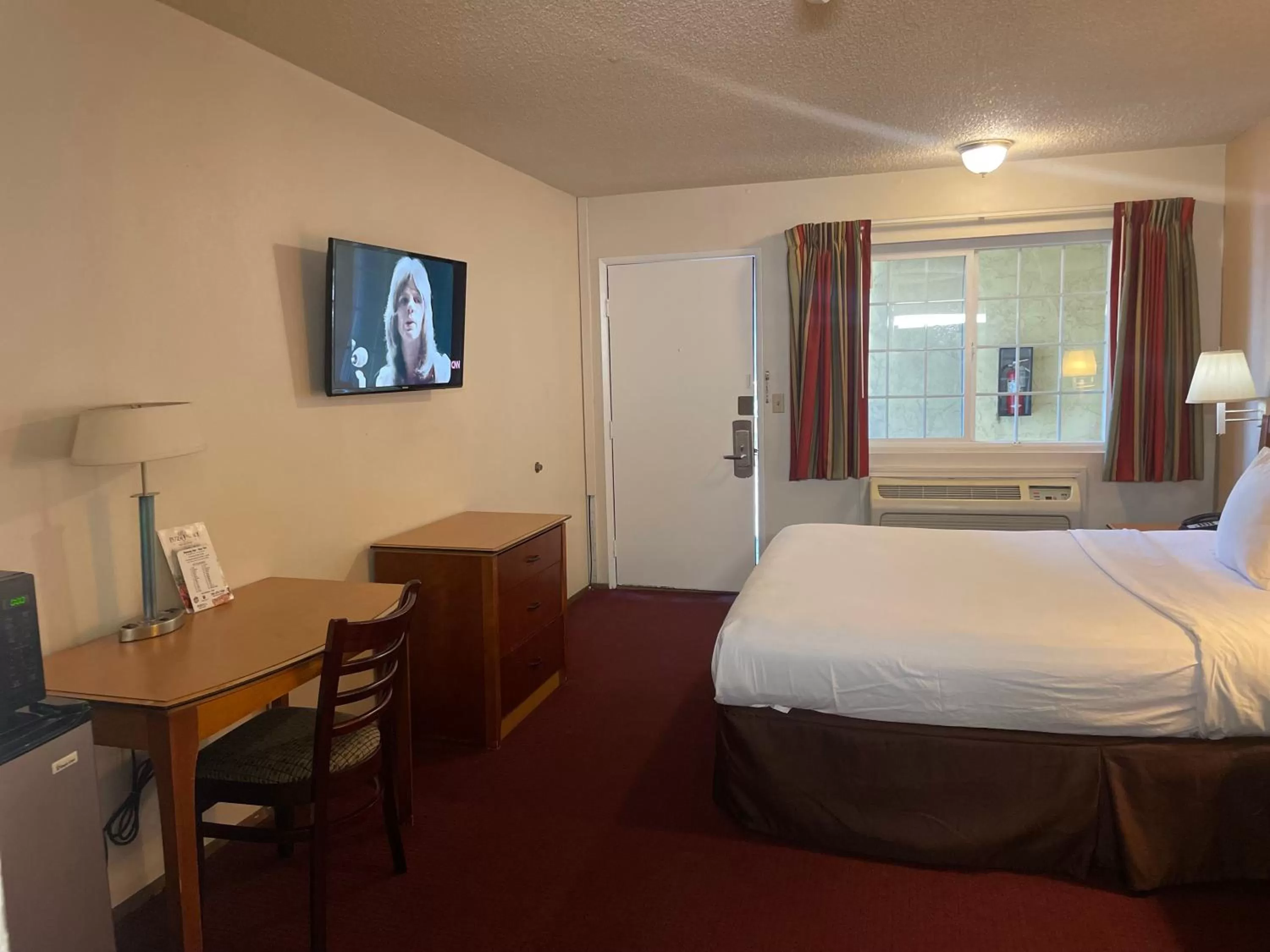 Bed in Skyway Inn - Seatac