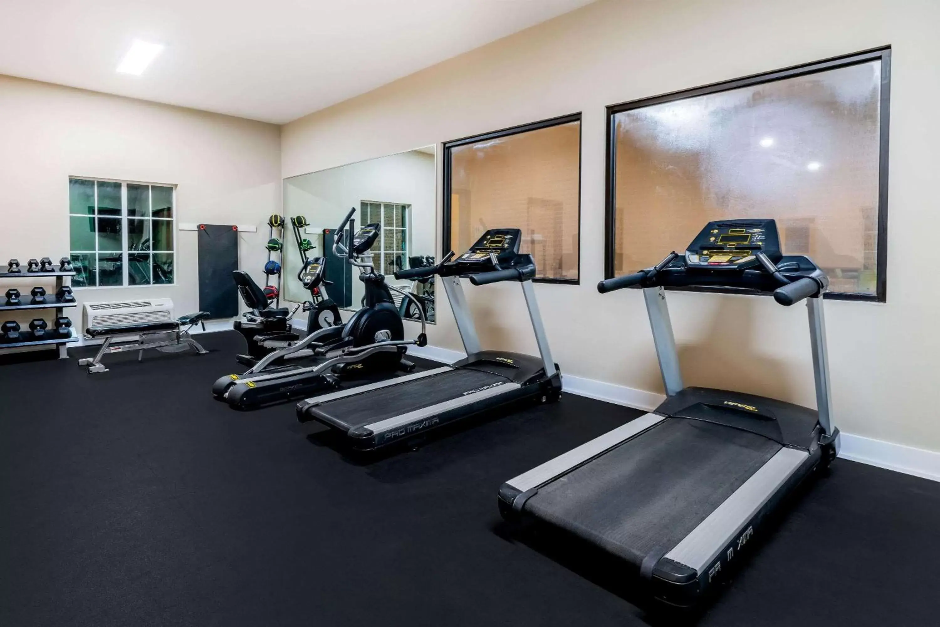 Fitness centre/facilities in La Quinta by Wyndham DFW Airport West - Bedford Fitness centre/facilities in La Quinta by Wyndham DFW Airport West - Bedford