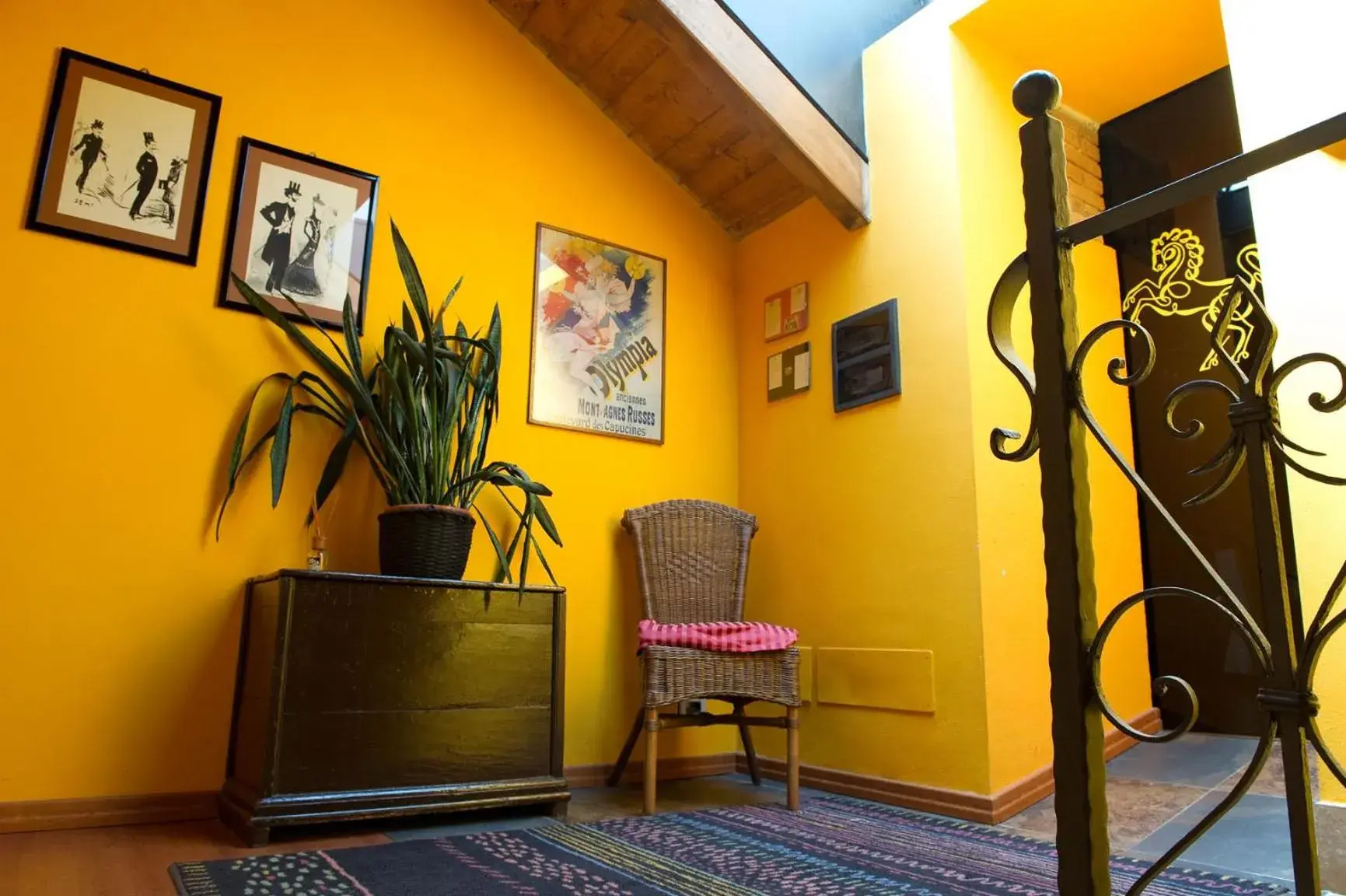 Decorative detail, Seating Area in Albergo Cavallino