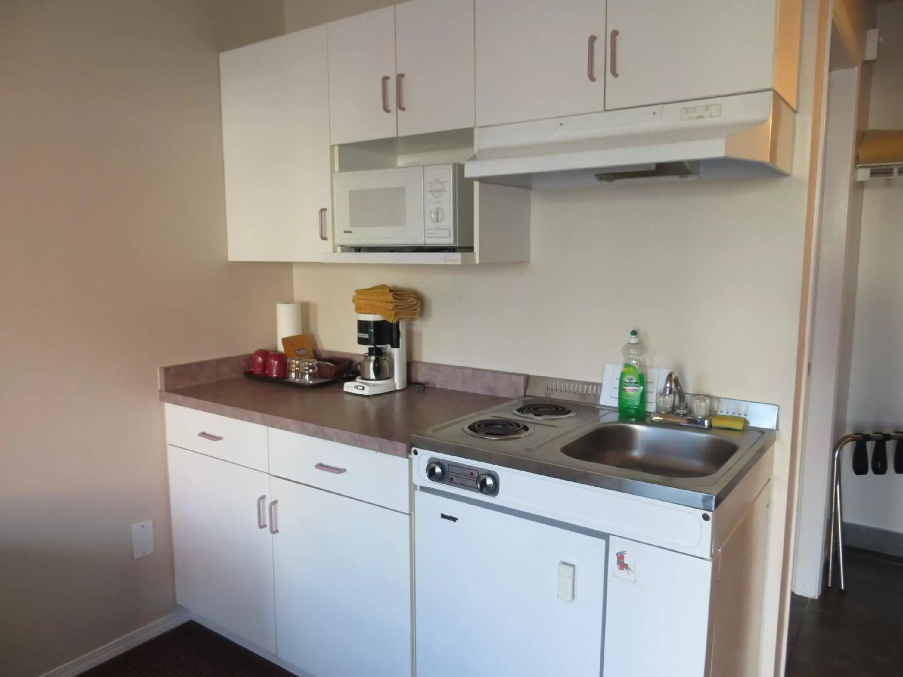 Kitchen or kitchenette, Kitchen/Kitchenette in Cactus Tree Inn