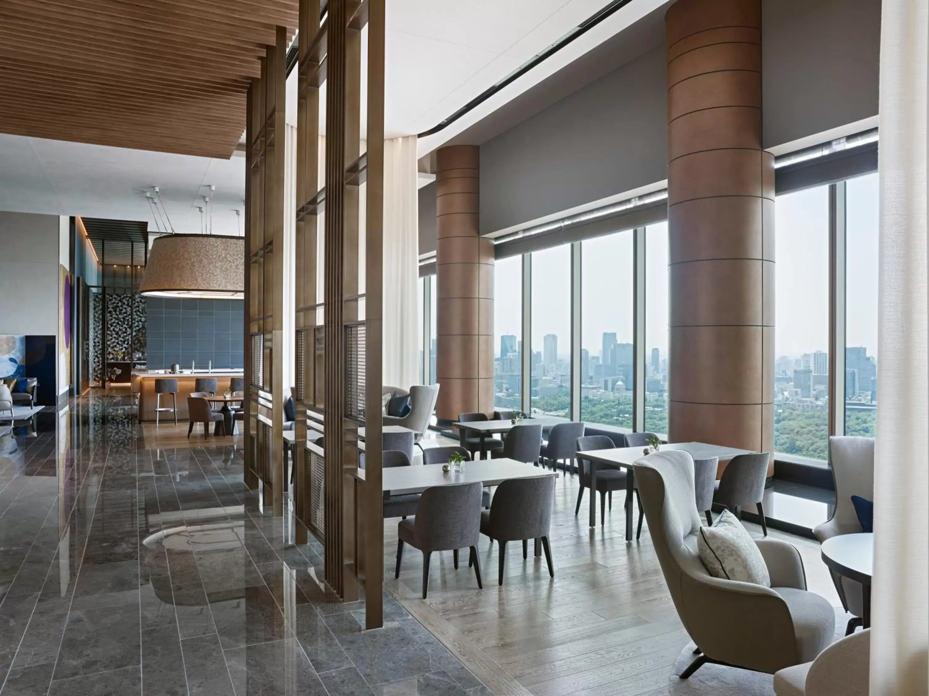Lounge or bar, Restaurant/Places to Eat in Four Seasons Hotel Tokyo at Otemachi