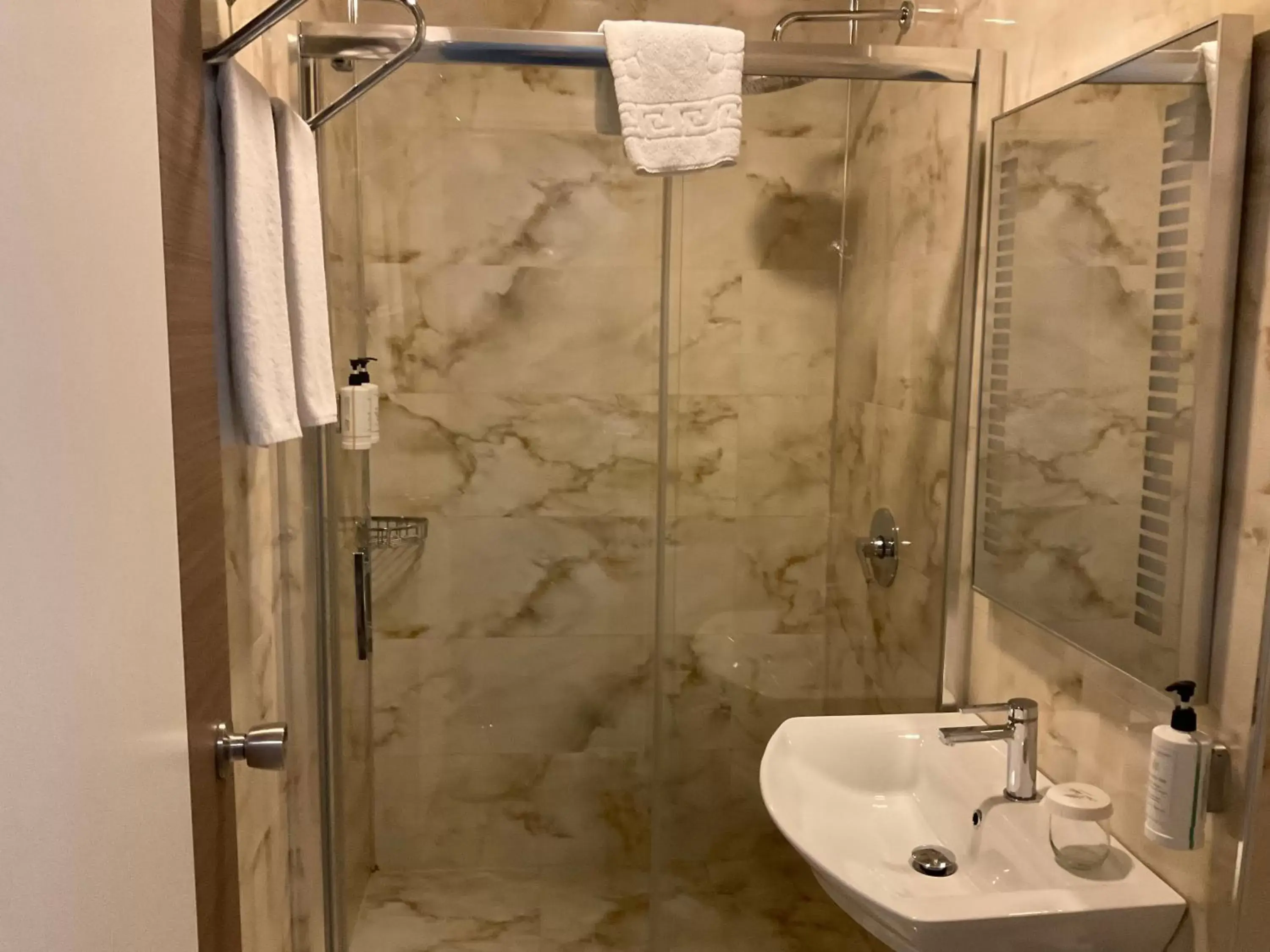 Standard Double Room in Hotel Zade Standard Double Room in Hotel Zade