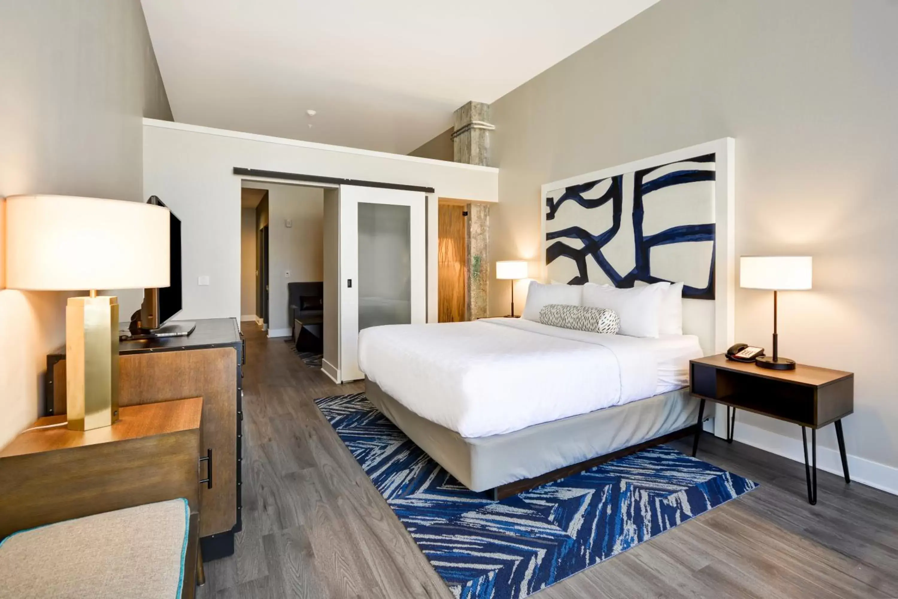 Photo of the whole room, Bed in Hotel Indigo Kansas City - The Crossroads, an IHG Hotel