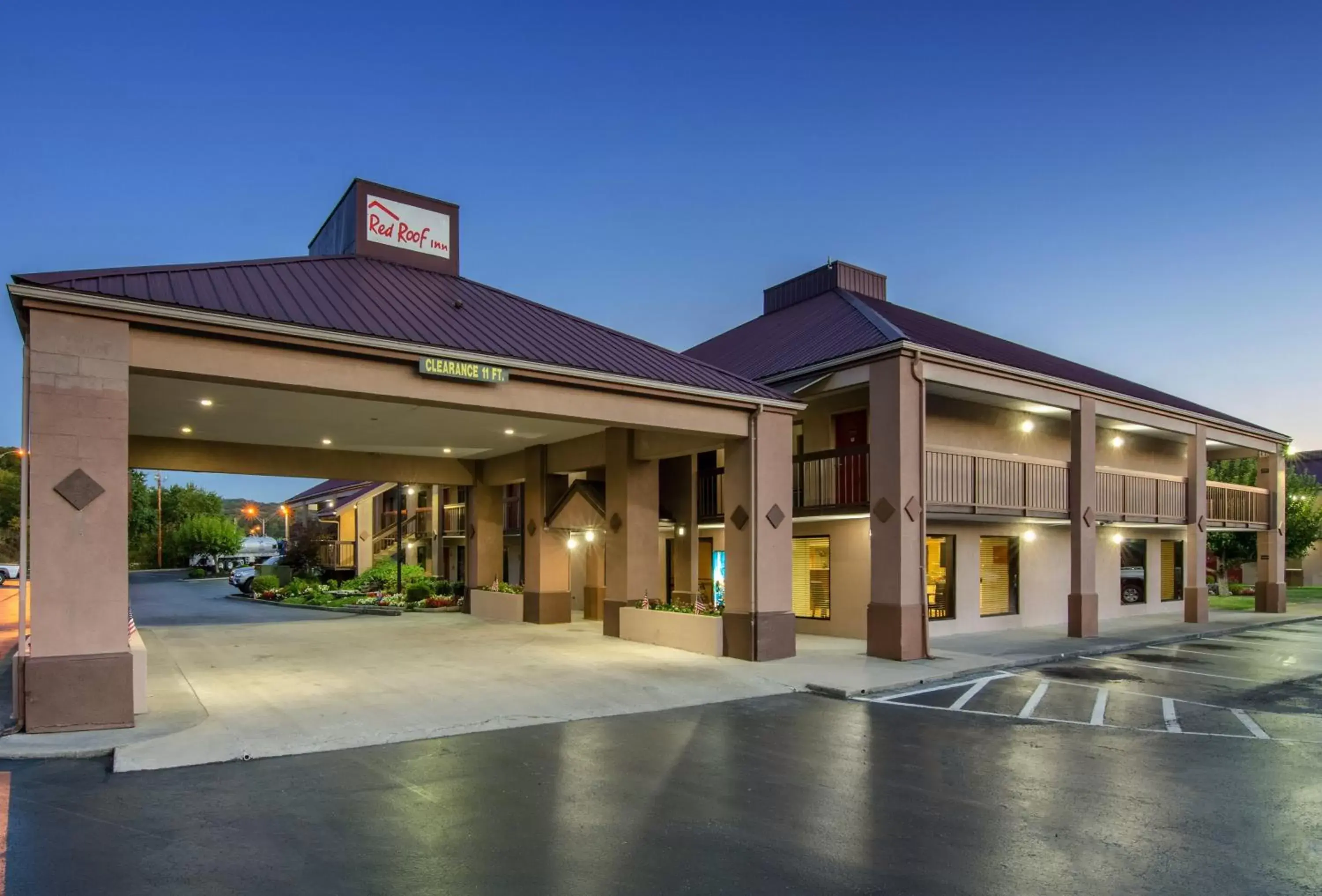 Property Building in Red Roof Inn Kingsport