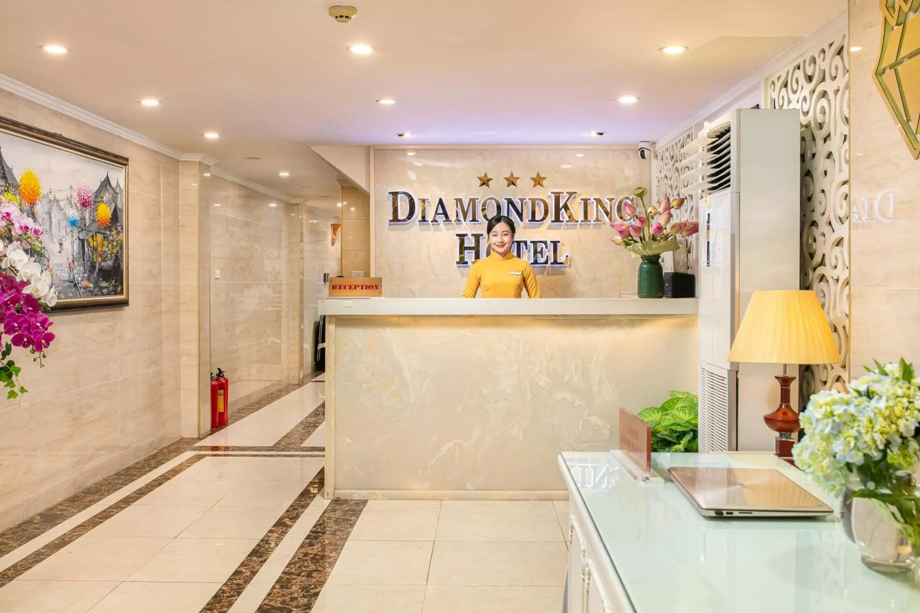 Staff, Lobby/Reception in Hanoi Diamond King Hotel & Travel