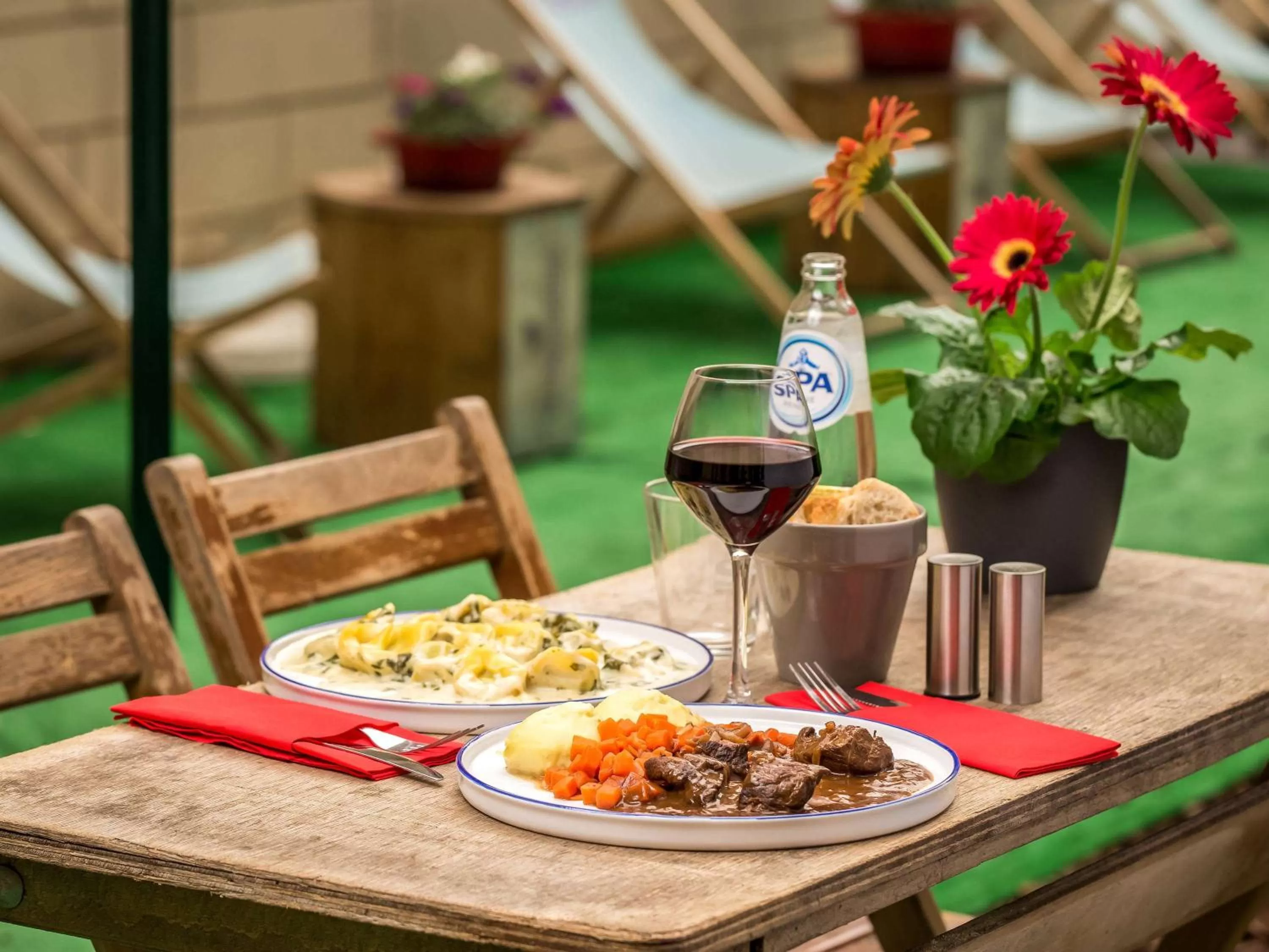 Restaurant/places to eat in ibis Hotel Brussels Centre Gare du Midi