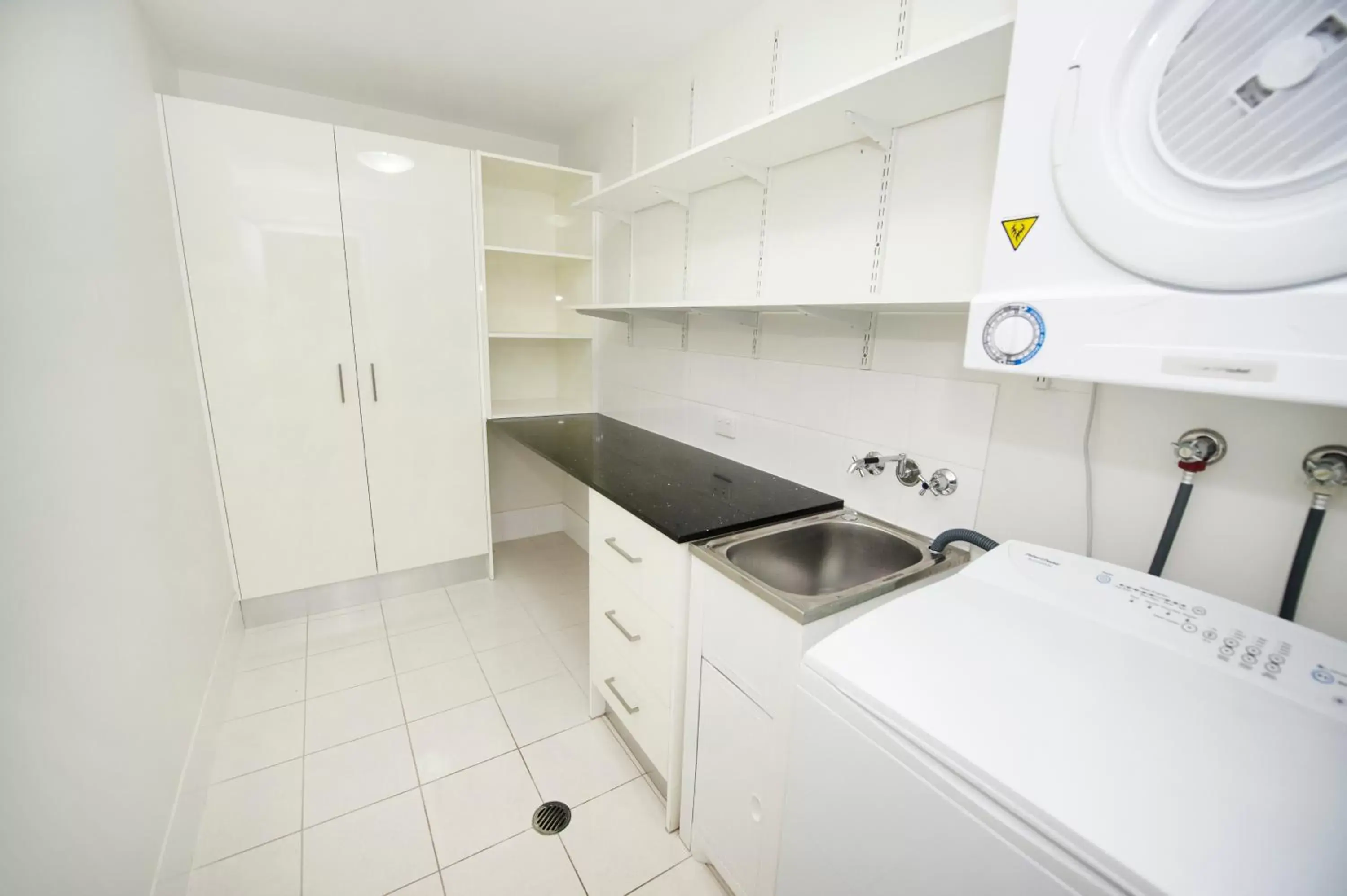 Area and facilities, Kitchen/Kitchenette in Gladstone City Central Apartment Hotel